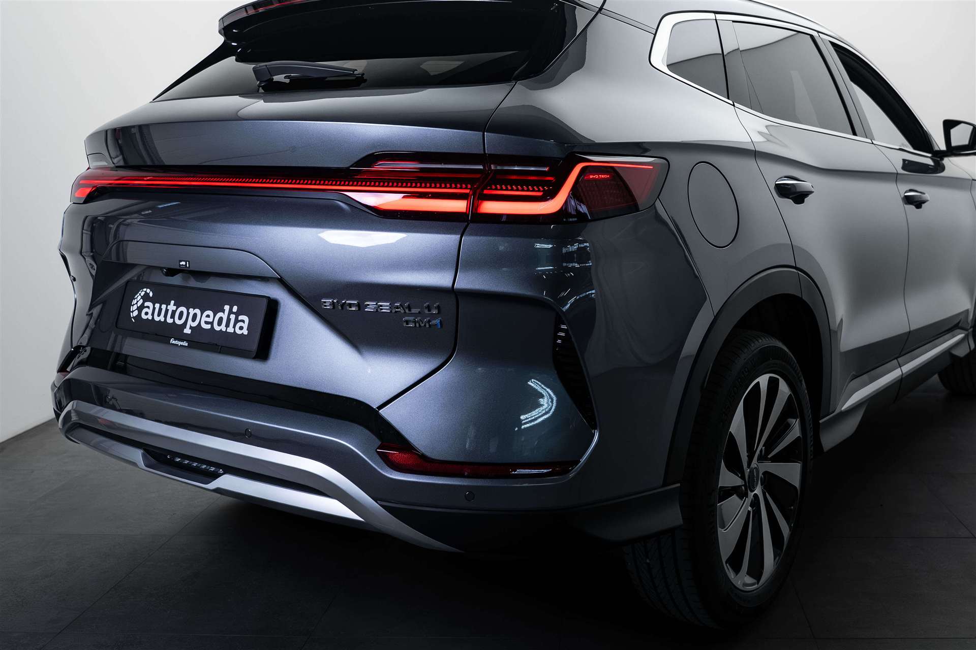 BYD Seal U DM-i PHEV Design AWD 324PS Automat-showroom-element-3