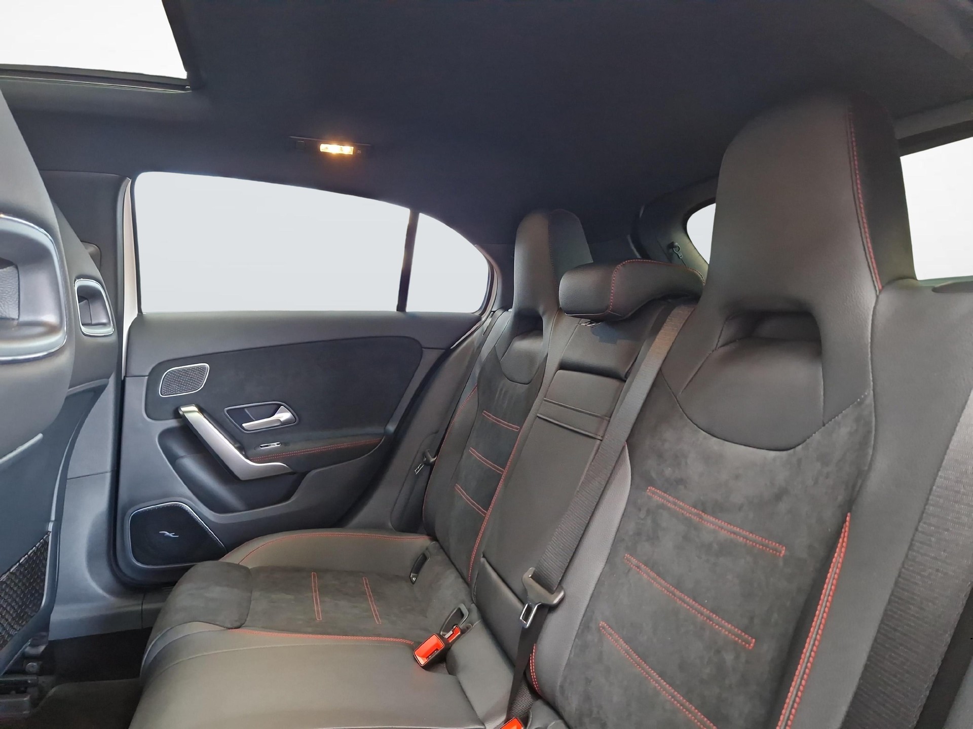 MERCEDES-BENZ A 200 Night Star AMG Line-image-8