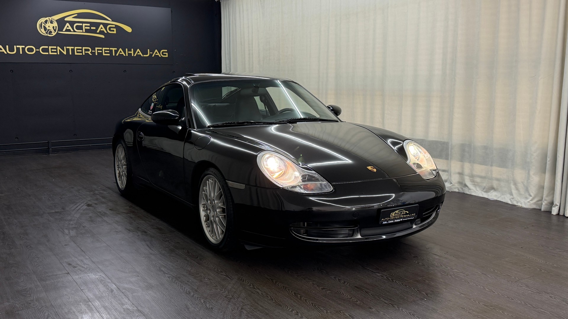 PORSCHE 911 Carrera-showroom-element-2