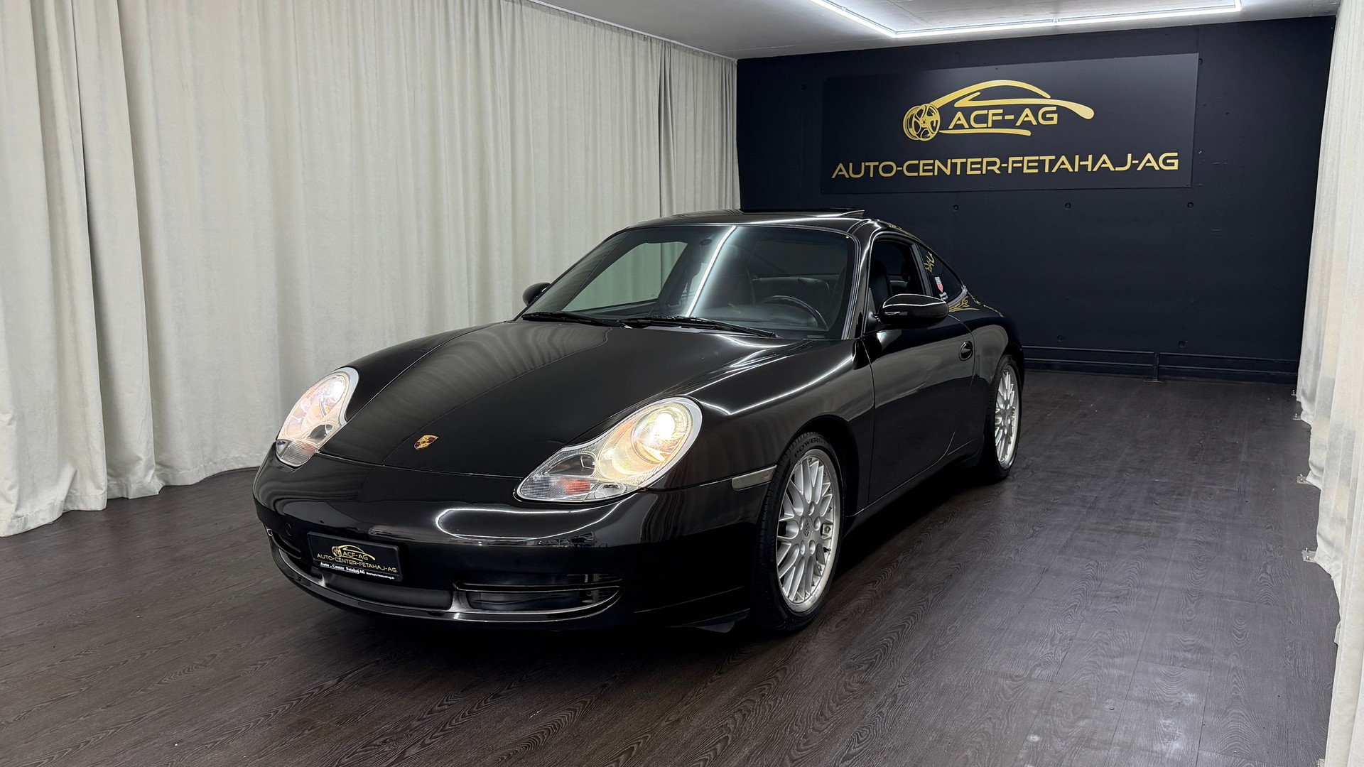 PORSCHE 911 Carrera