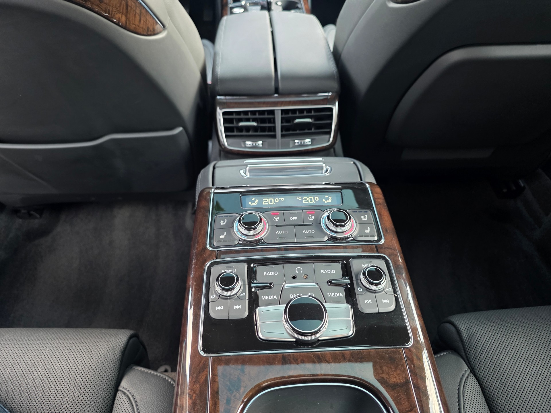 AUDI A8 L 3.0 TDI quattro tiptronic | VOLLAUSSTATTUNG -DVD /TV ENTERTAINMET/ MASSAGE SITZE VO+H/ SITZKÜHLUNG /B&O SOUND/NIGHT-VISION-image-13