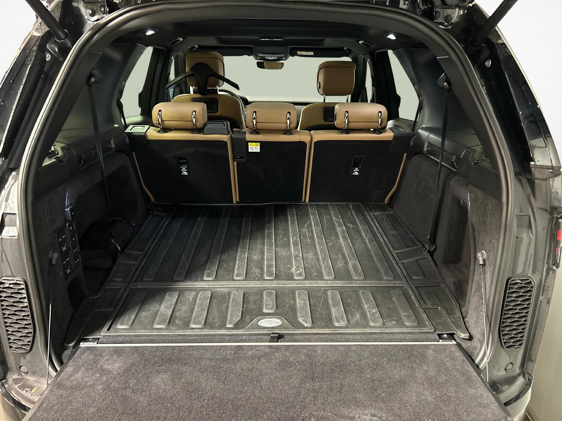 LAND ROVER Discovery 3.0 D I6 350 Dynamic HSE-image-12