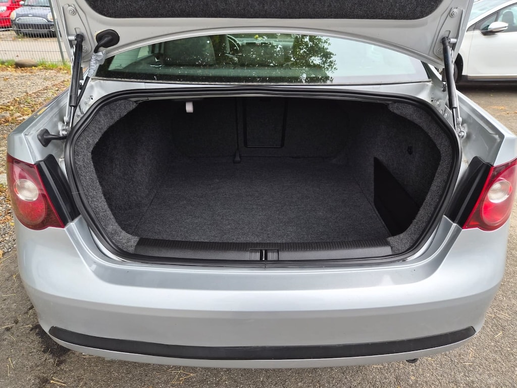VW JETTA 2.0 TDI Highline-image-14