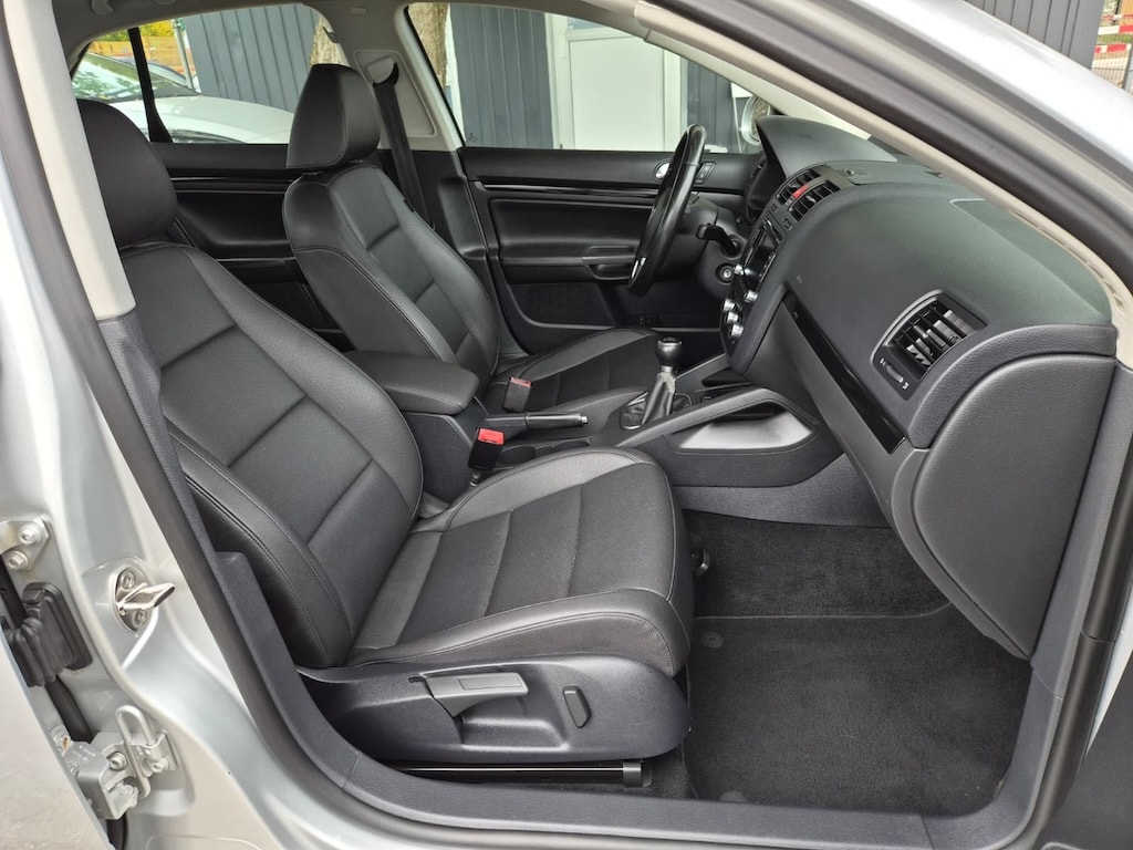VW JETTA 2.0 TDI Highline-image-10
