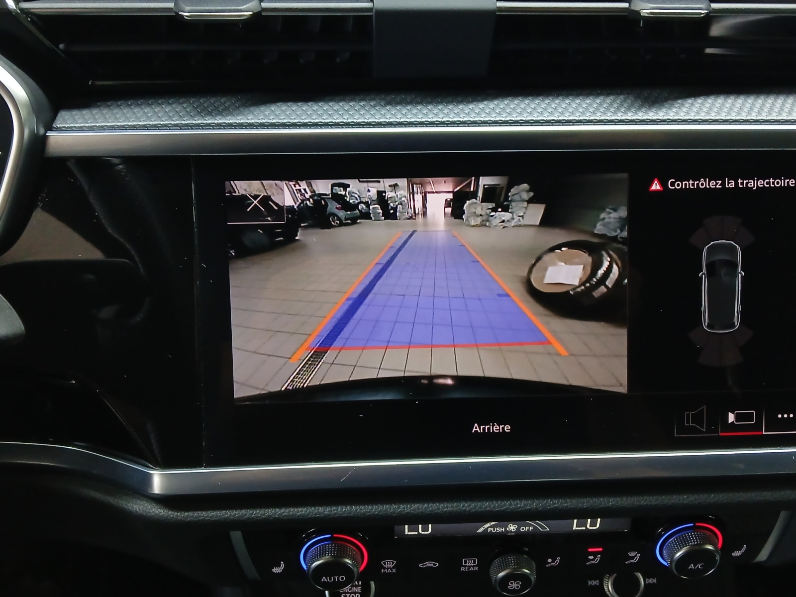 AUDI Q3 45 TFSI S line quattro S-tronic-image-14