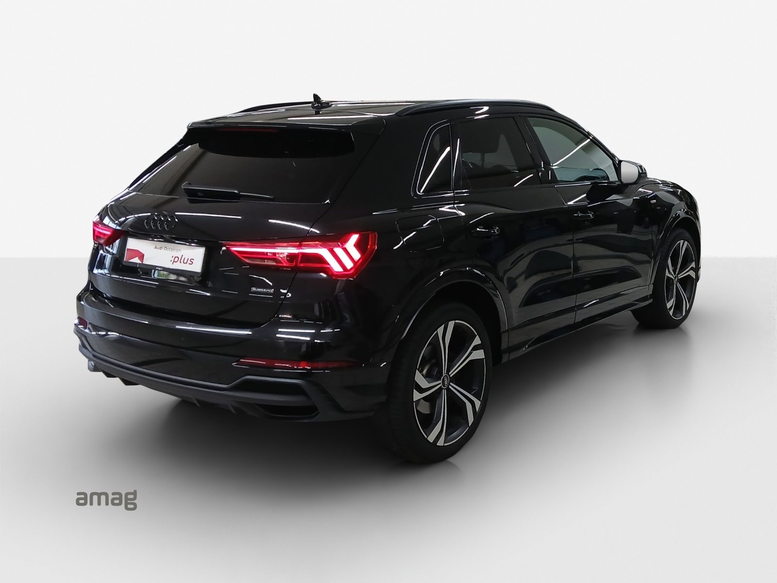 AUDI Q3 45 TFSI S line quattro S-tronic-image-4