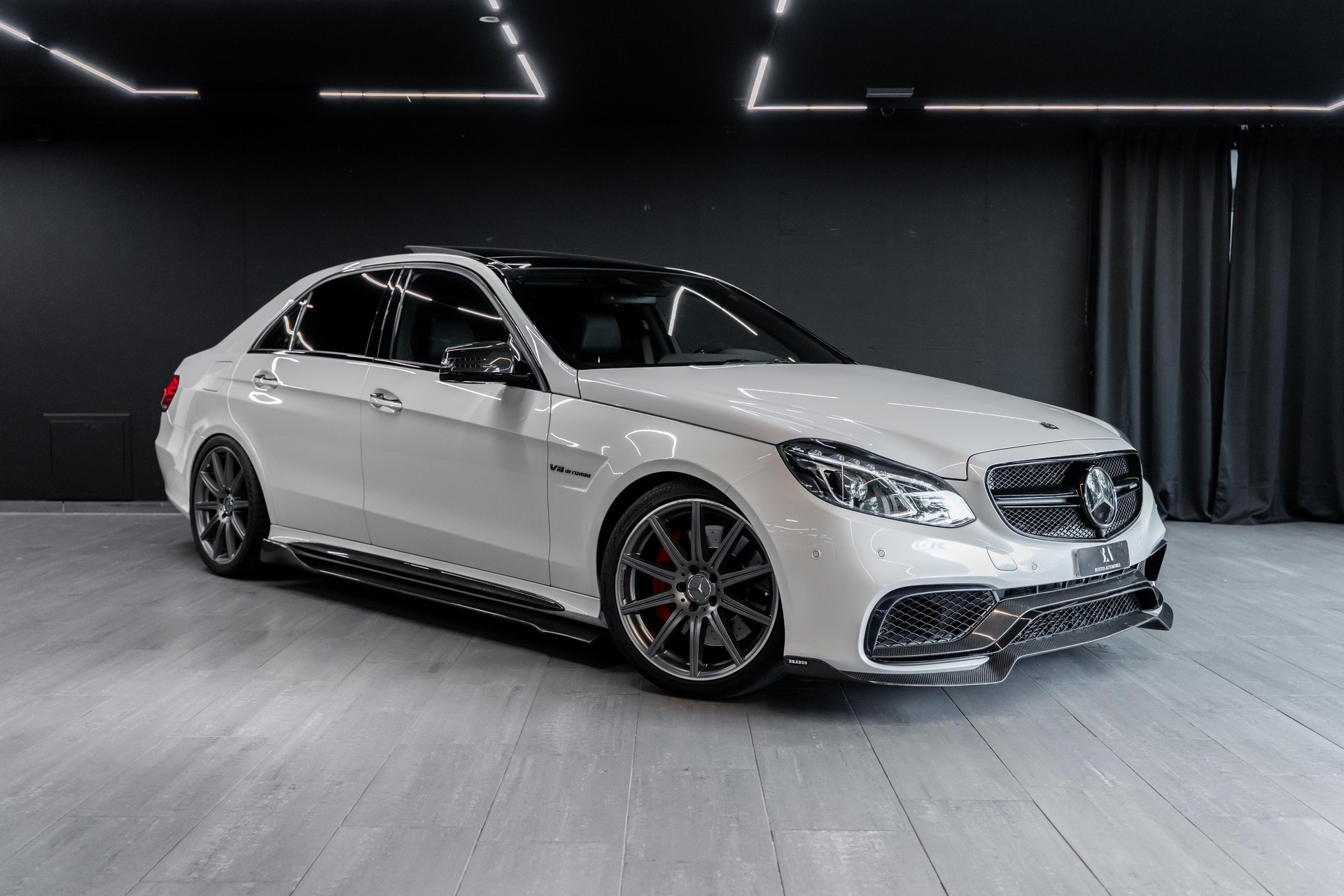 MERCEDES-BENZ E 63 AMG S 4Matic Speedshift / BRABUS- Teile / Carbon innen & aussen / Schiebedach / Sitzkühlung / Sitzheizung uvm..