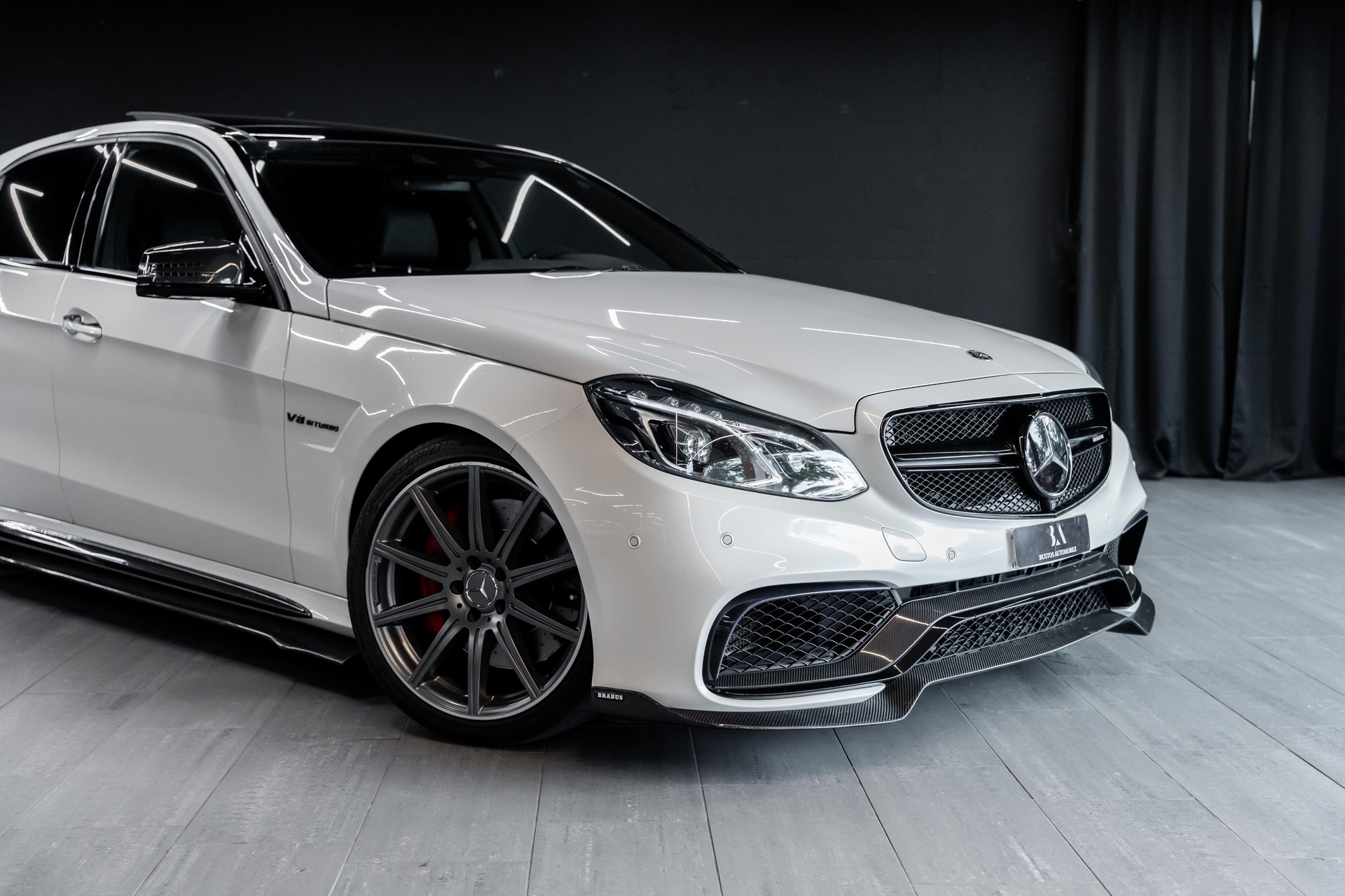 MERCEDES-BENZ E 63 AMG S 4Matic Speedshift / BRABUS- Teile / Carbon innen & aussen / Schiebedach / Sitzkühlung / Sitzheizung uvm..-image-1
