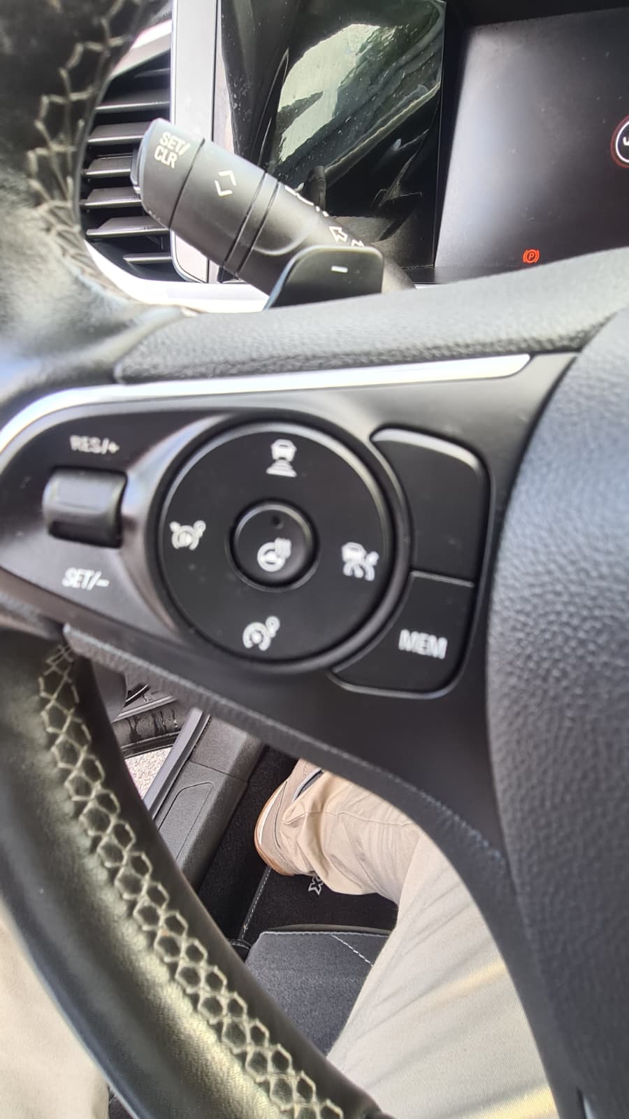 OPEL Grandland 1.5CDTi Elegance Automatic ** Alcantara-Leder ** Gr-Navi ** RF-Kamera 360° ** Lenkradheizung ** ACC ** Ab MFK **-image-11