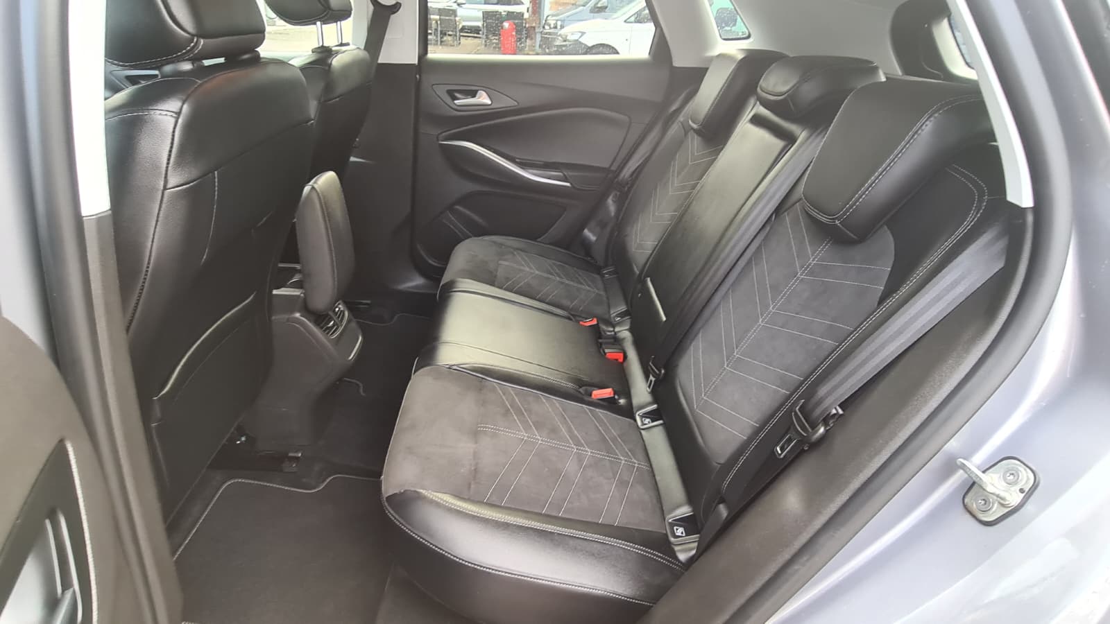 OPEL Grandland 1.5CDTi Elegance Automatic ** Alcantara-Leder ** Gr-Navi ** RF-Kamera 360° ** Lenkradheizung ** ACC ** Ab MFK **-image-18