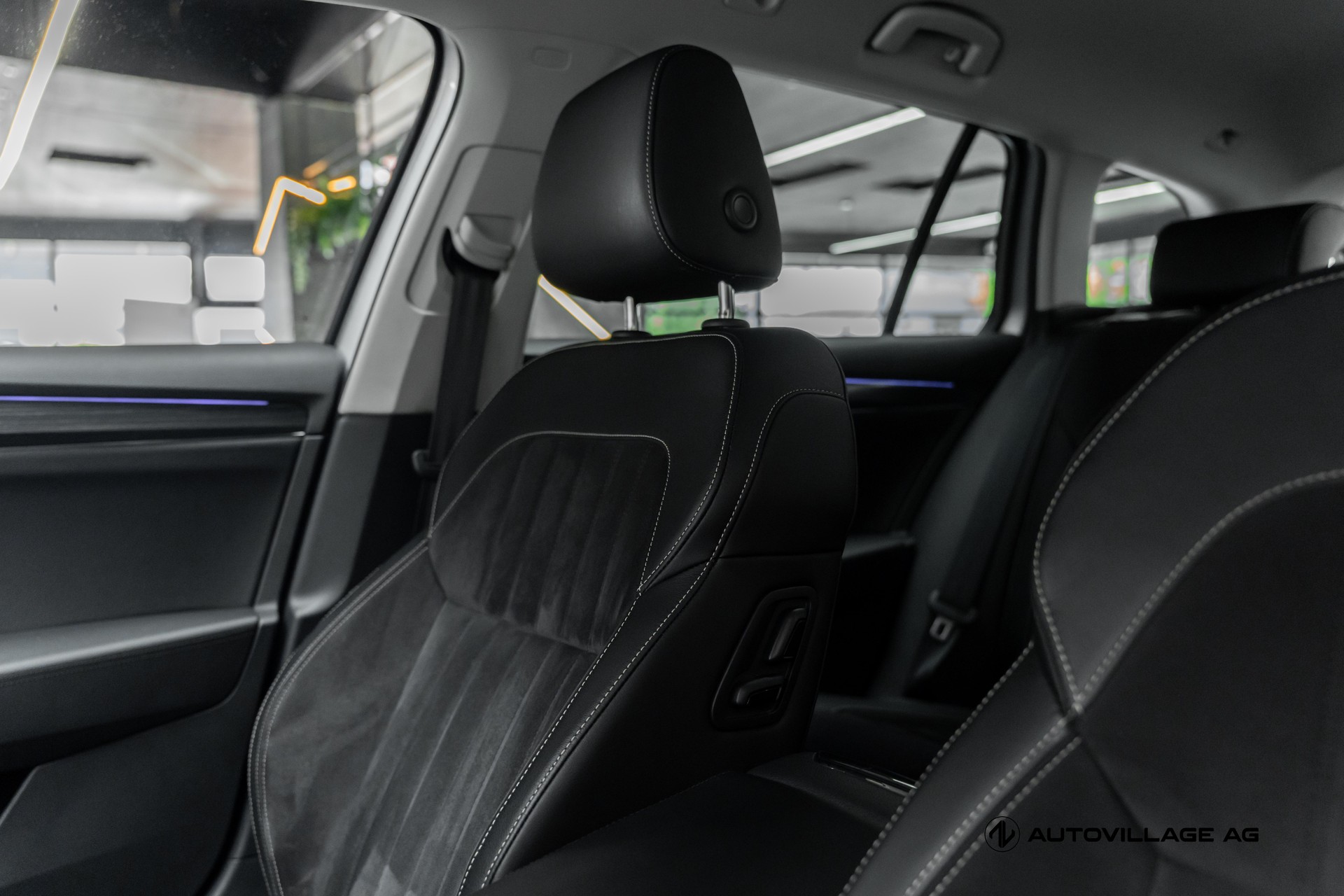 SKODA Superb Combi 2.0 TDi Style 4x4 DSG-image-6