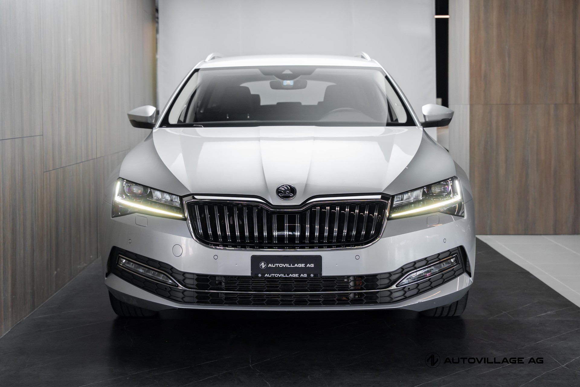 SKODA Superb Combi 2.0 TDi Style 4x4 DSG-image-28