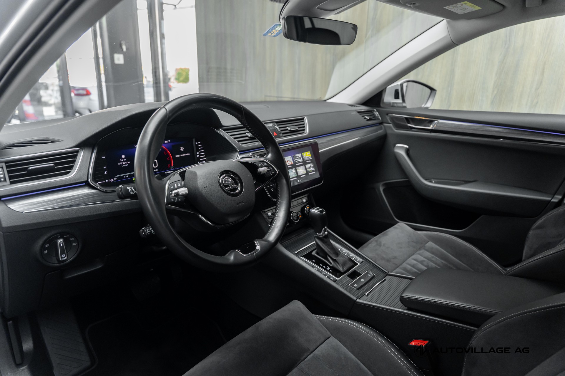 SKODA Superb Combi 2.0 TDi Style 4x4 DSG-showroom-element-3