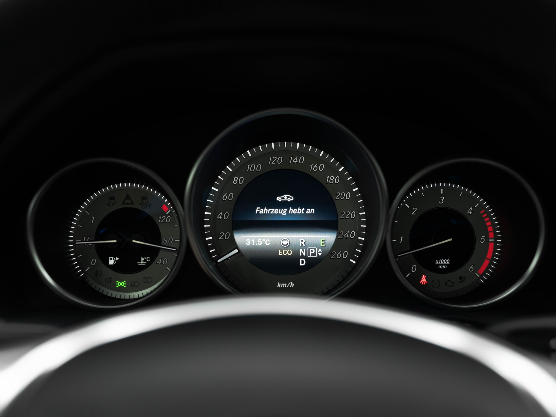 MERCEDES-BENZ E 350 BlueTEC Avantgarde 4Matic 7G-Tronic-image-28