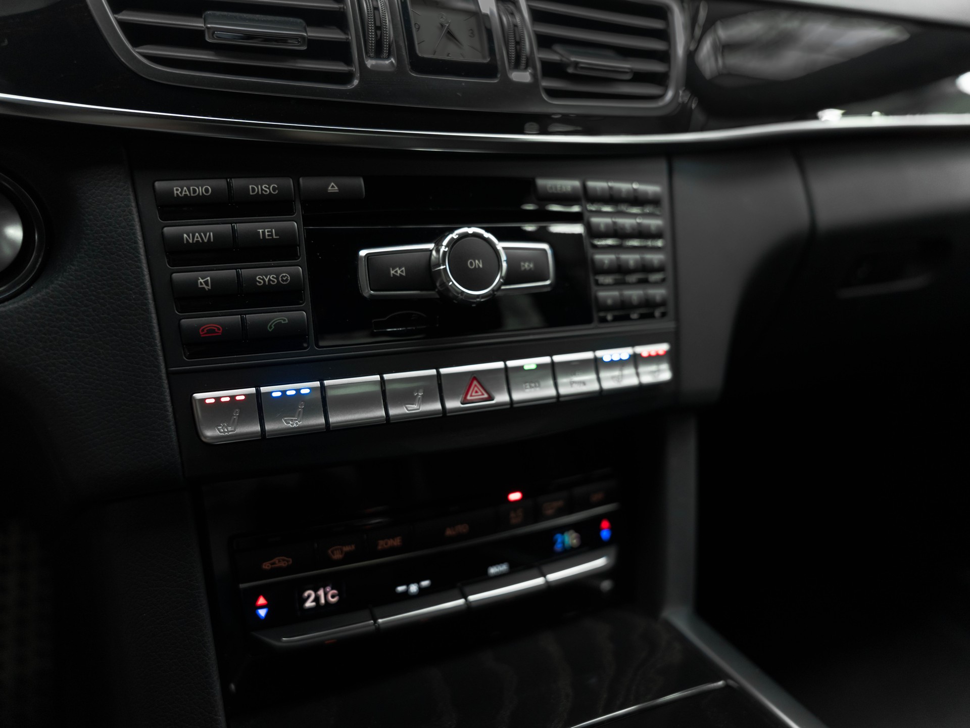 MERCEDES-BENZ E 350 BlueTEC Avantgarde 4Matic 7G-Tronic-image-27
