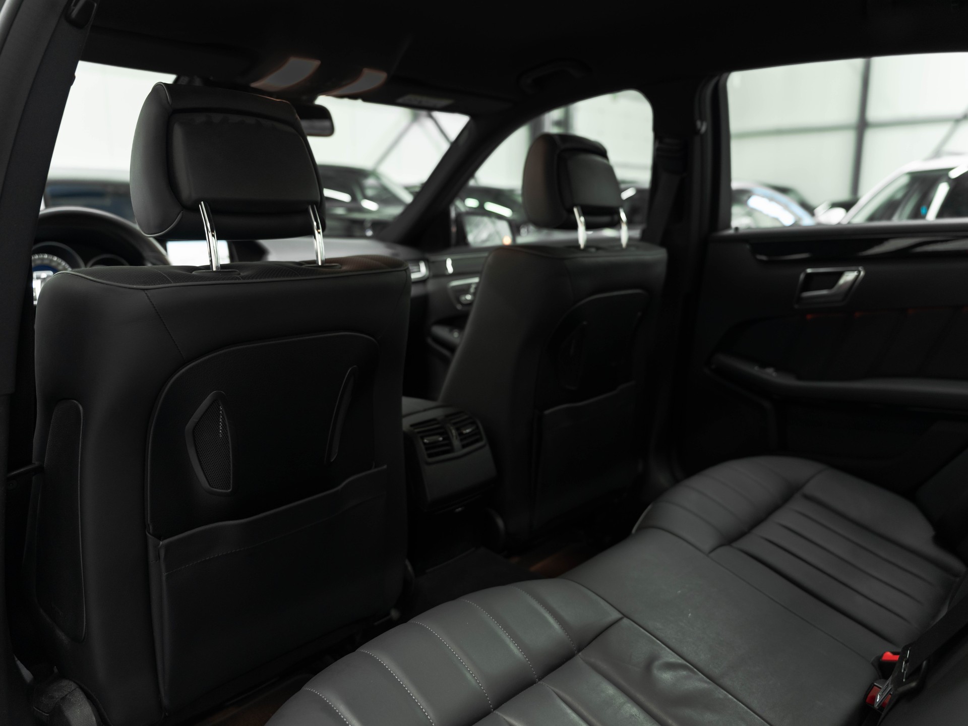 MERCEDES-BENZ E 350 BlueTEC Avantgarde 4Matic 7G-Tronic-image-10