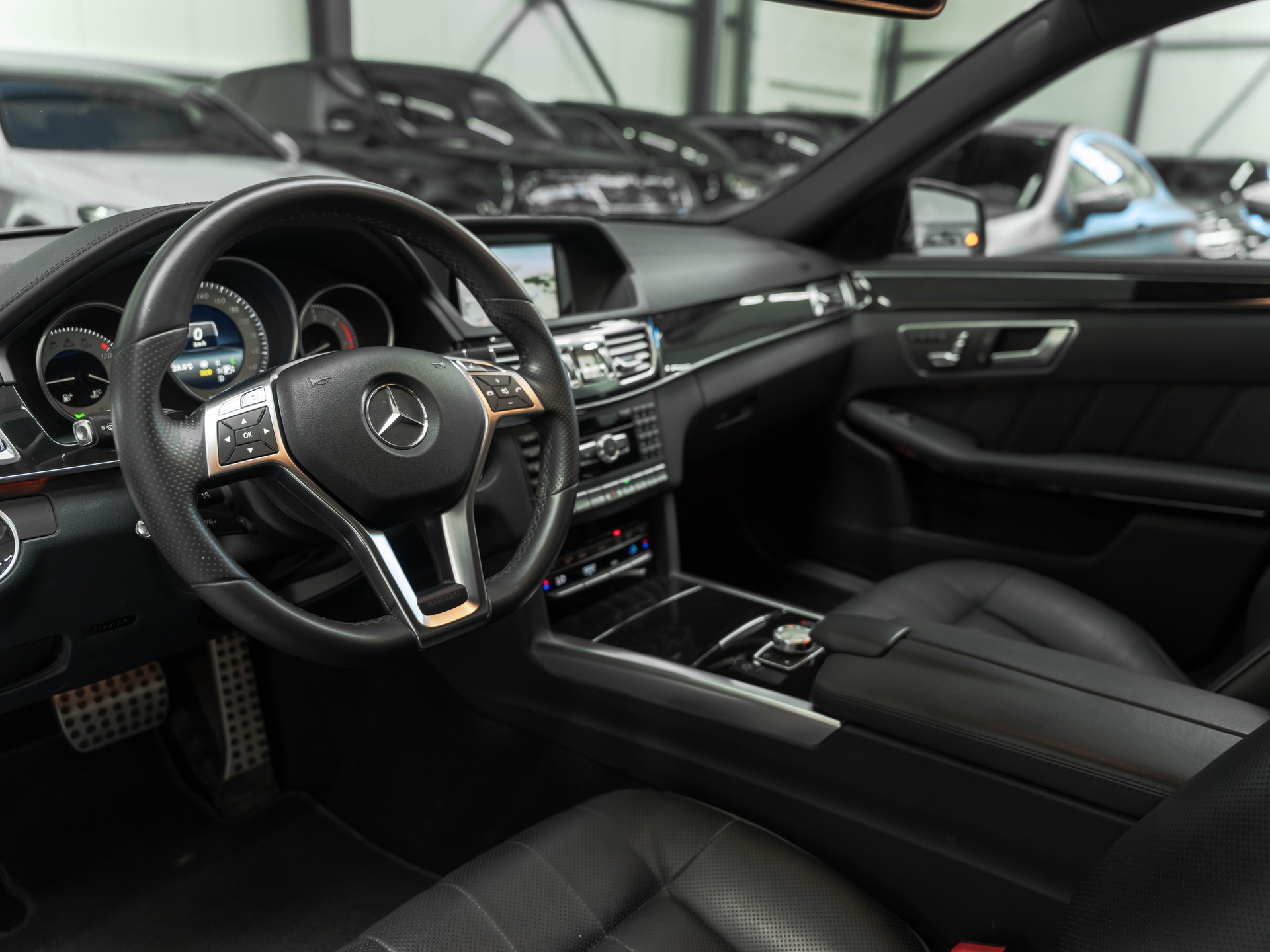 MERCEDES-BENZ E 350 BlueTEC Avantgarde 4Matic 7G-Tronic-image-7