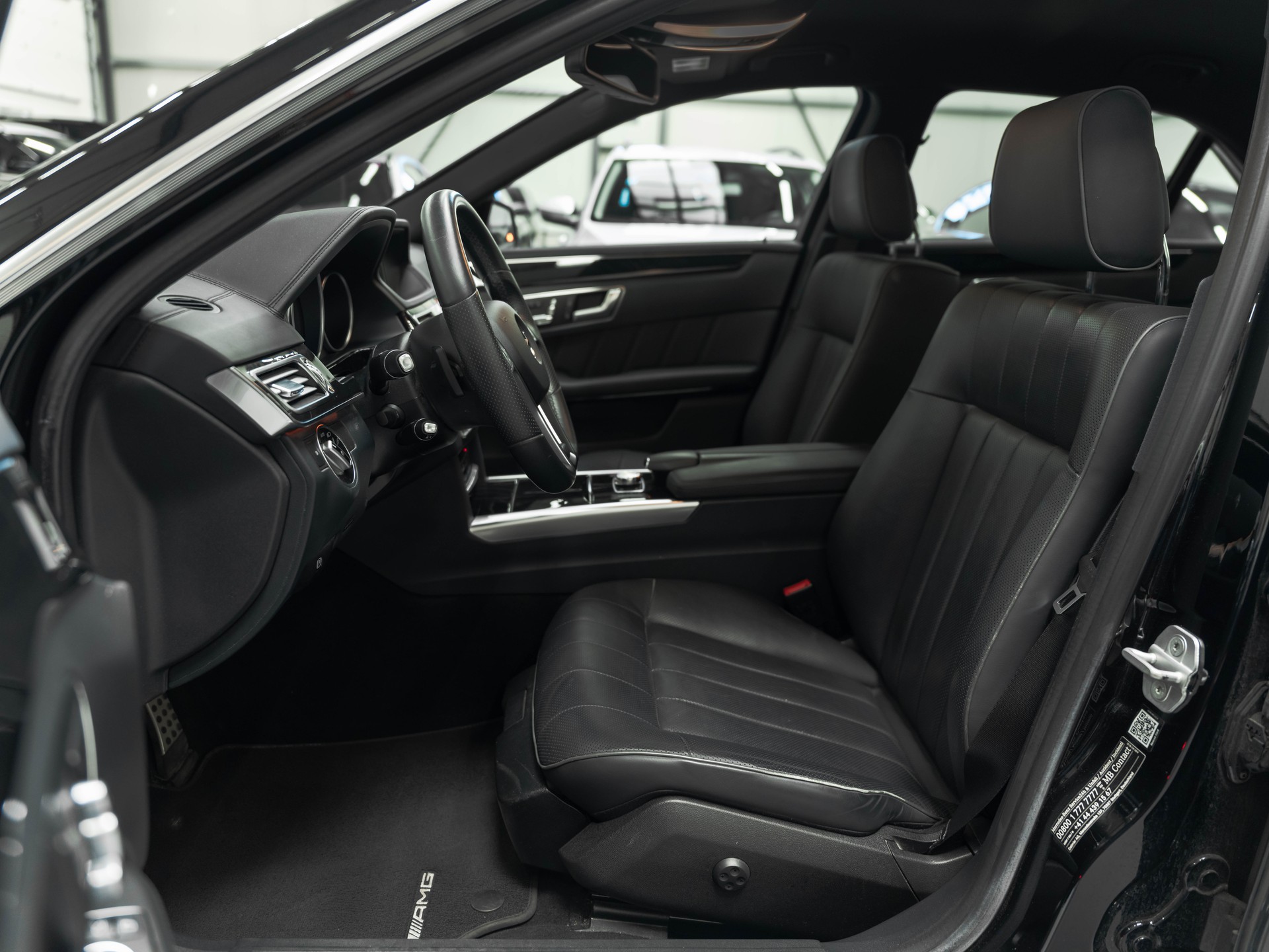 MERCEDES-BENZ E 350 BlueTEC Avantgarde 4Matic 7G-Tronic-image-8
