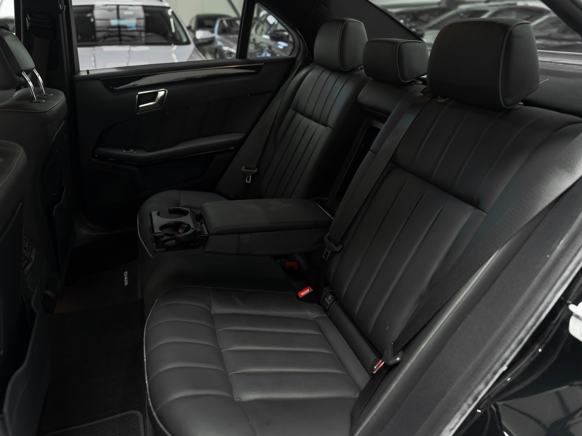 MERCEDES-BENZ E 350 BlueTEC Avantgarde 4Matic 7G-Tronic-image-11