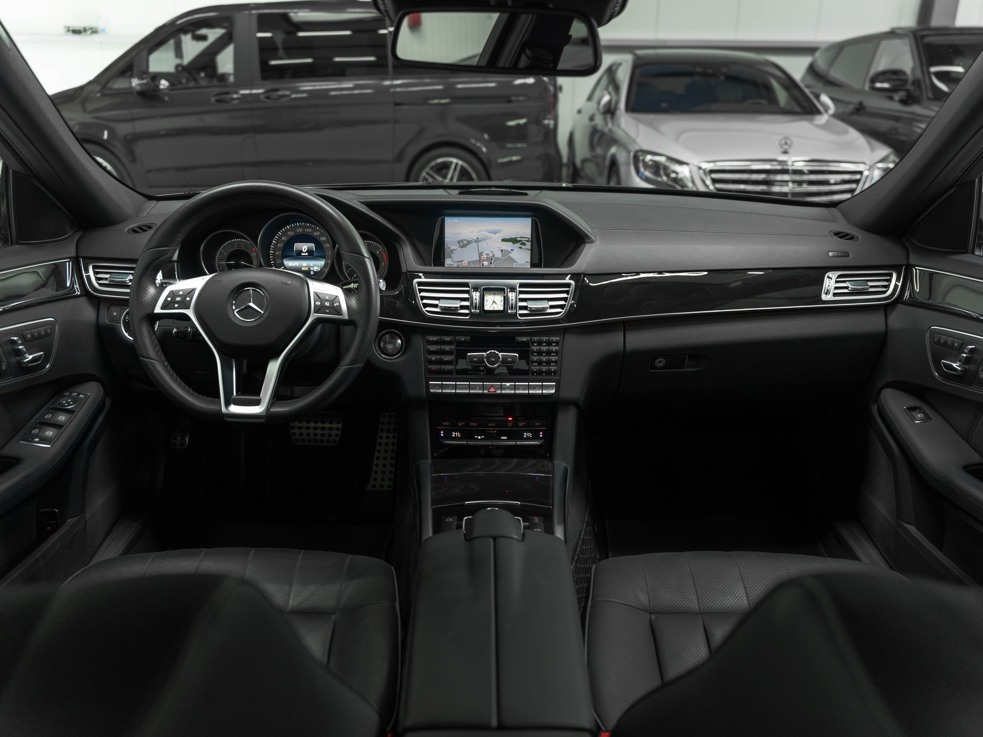 MERCEDES-BENZ E 350 BlueTEC Avantgarde 4Matic 7G-Tronic-image-6