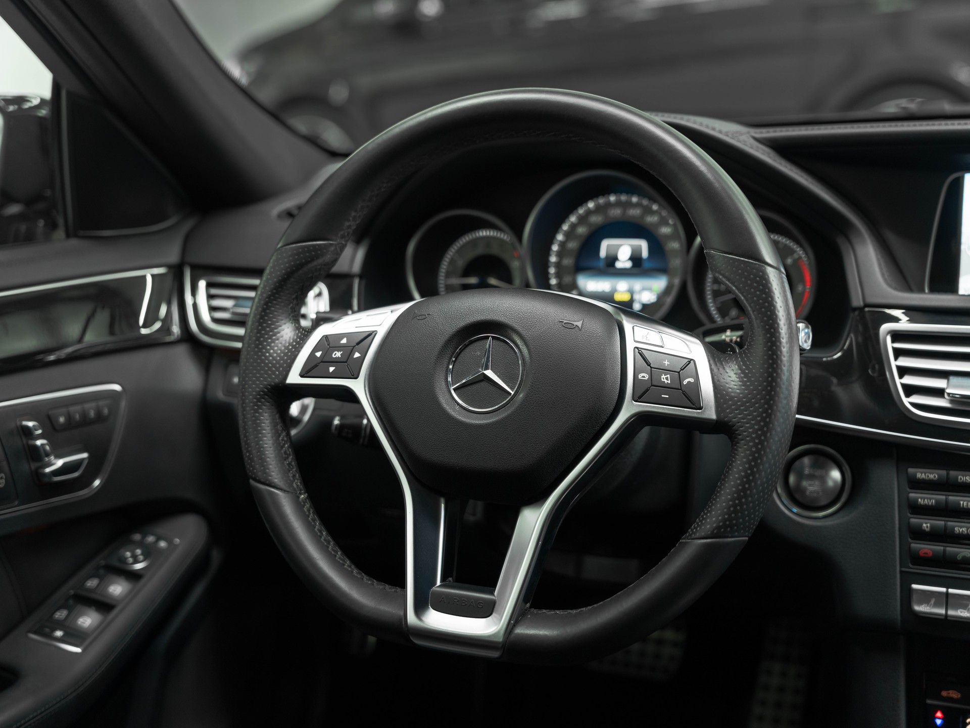MERCEDES-BENZ E 350 BlueTEC Avantgarde 4Matic 7G-Tronic-image-21
