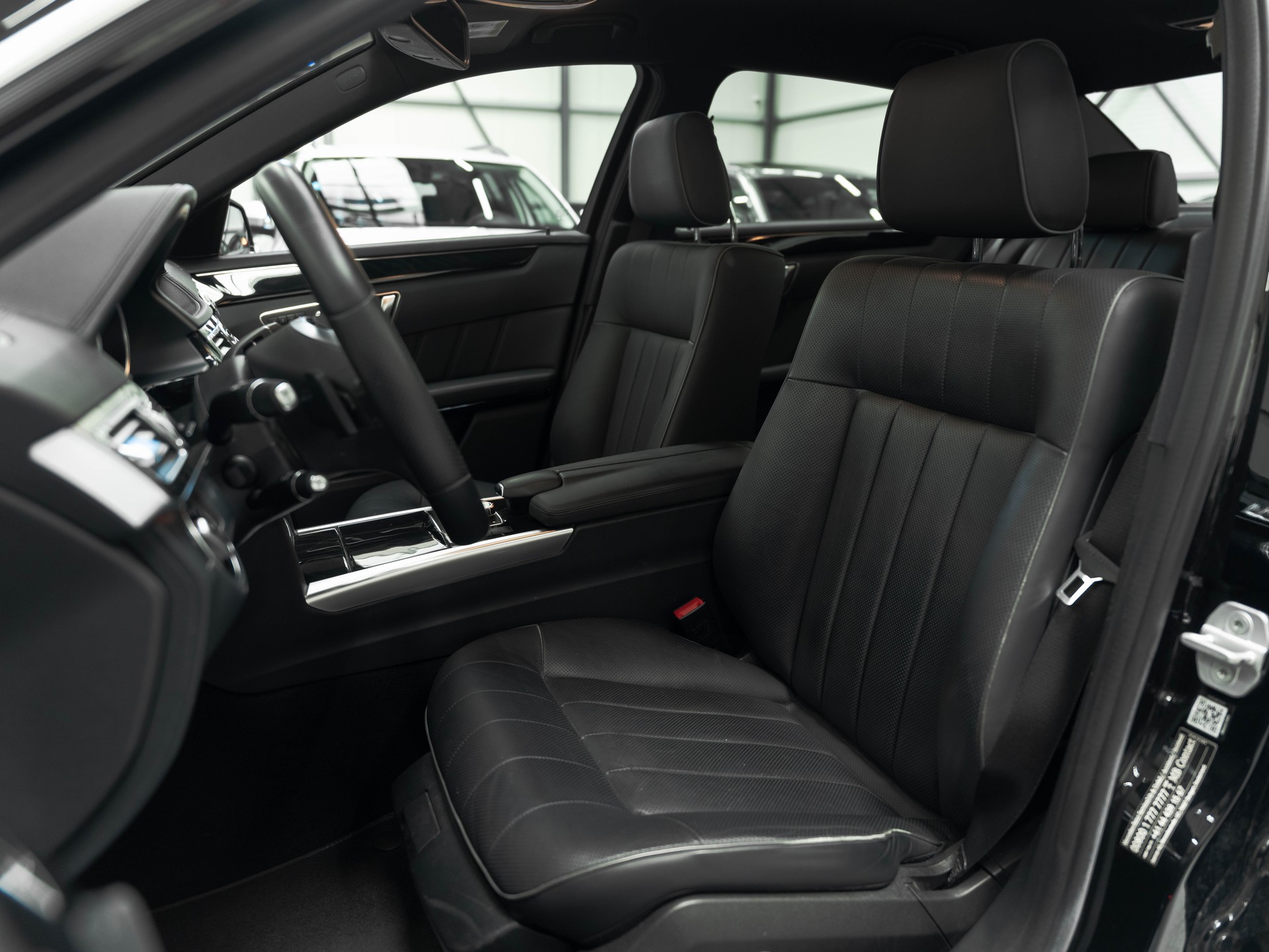 MERCEDES-BENZ E 350 BlueTEC Avantgarde 4Matic 7G-Tronic-image-9