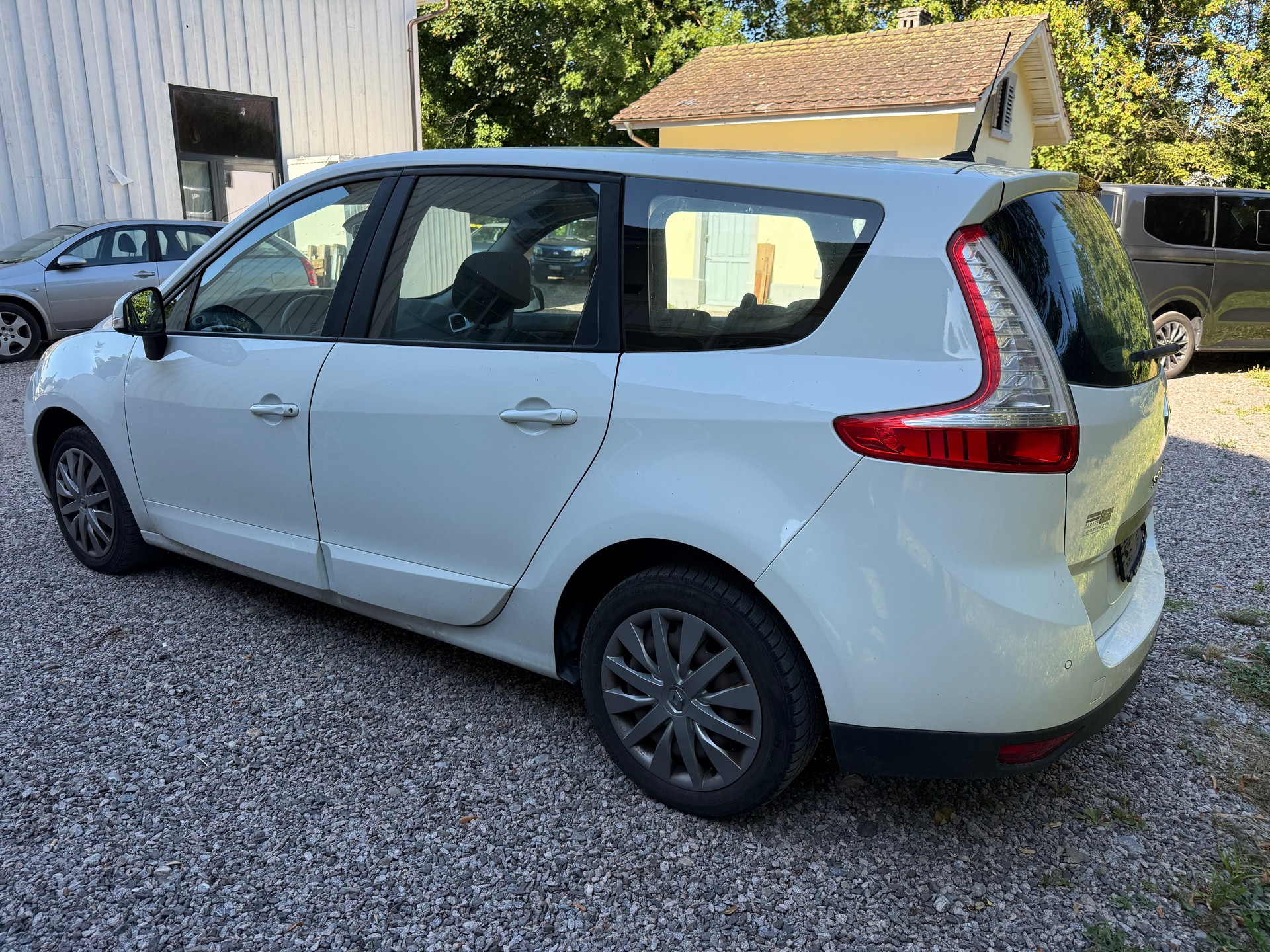 RENAULT Grand Scénic 1.5 dCi Dynamique EDC-image-3