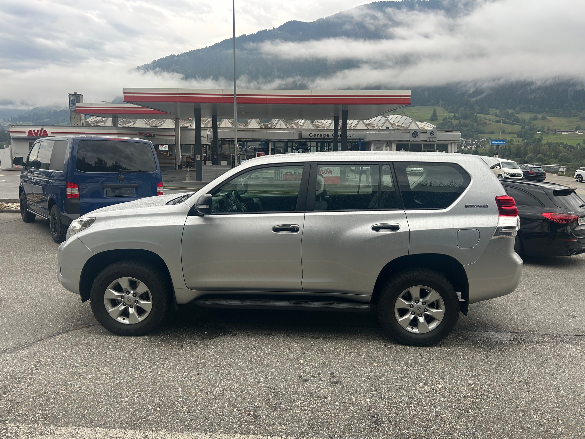TOYOTA Landcruiser 3.0 60th Anniversary-showroom-element-3