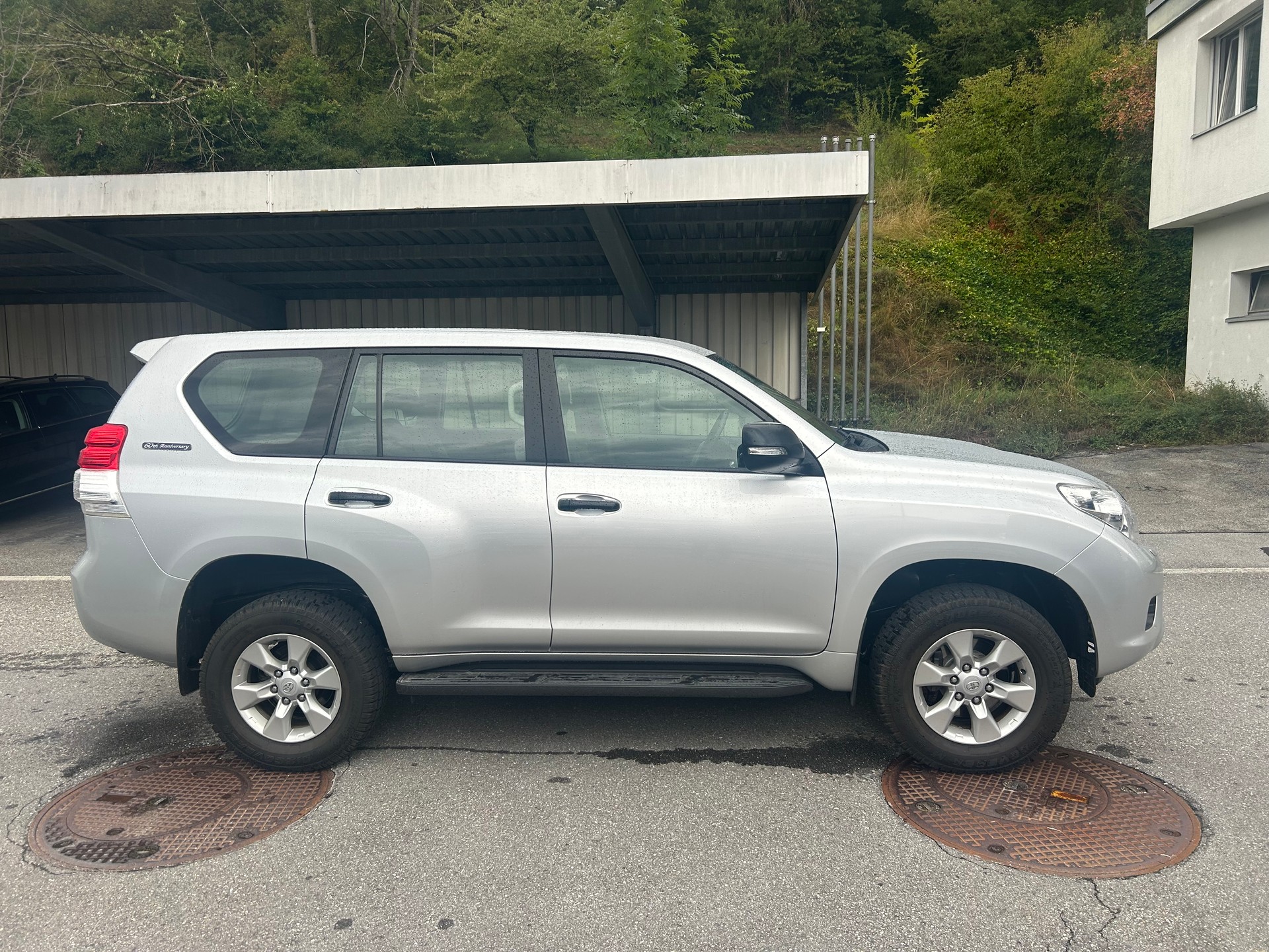 TOYOTA Landcruiser 3.0 60th Anniversary-showroom-element-2