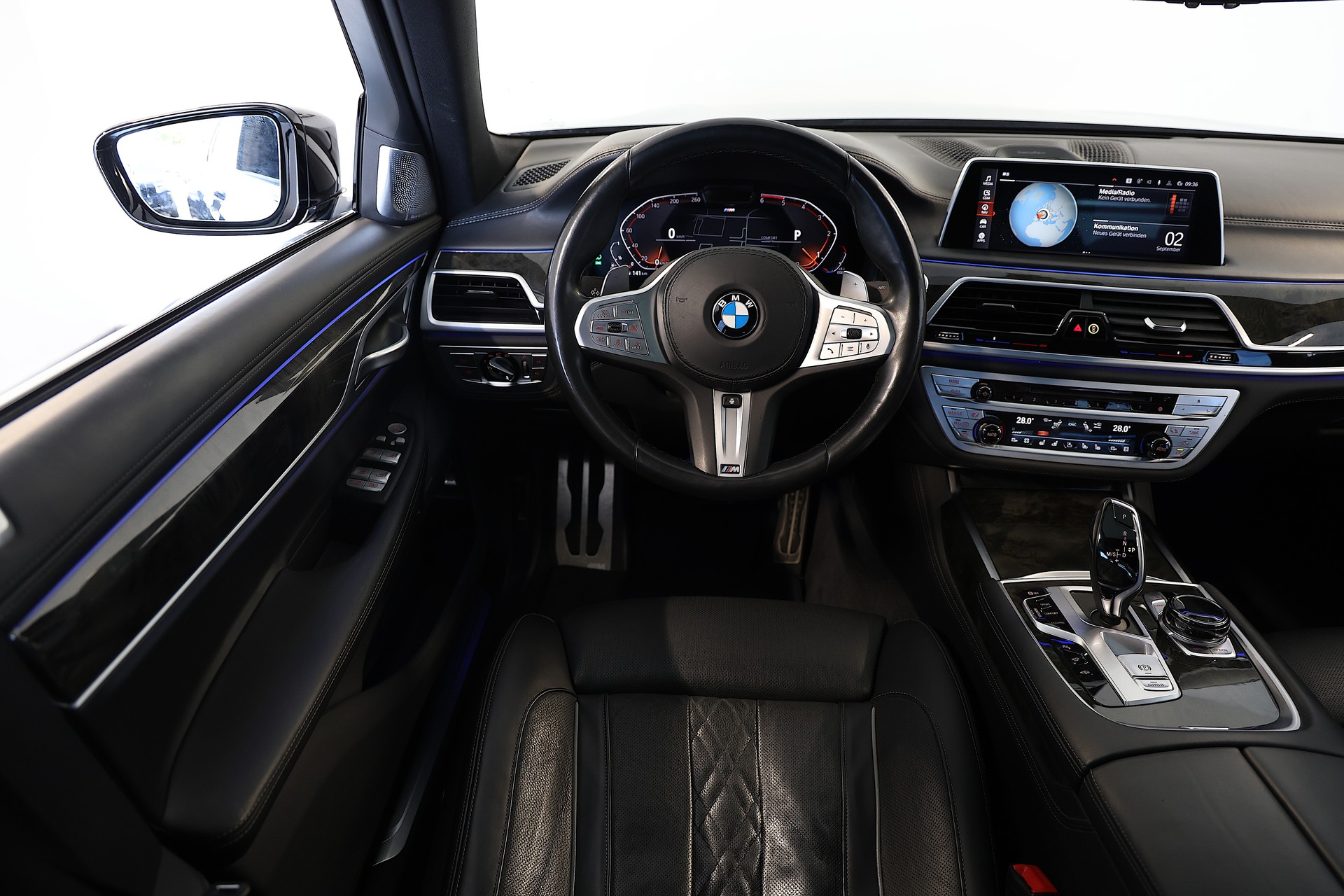 BMW 750d M-Sport xDrive SAG-image-9