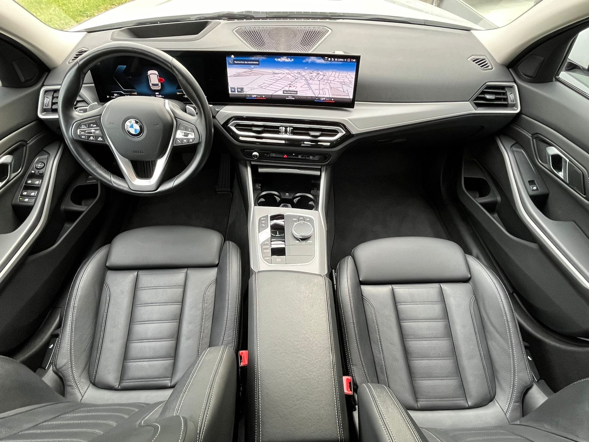 BMW 320d xDrive 48V Touring Steptronic-image-11