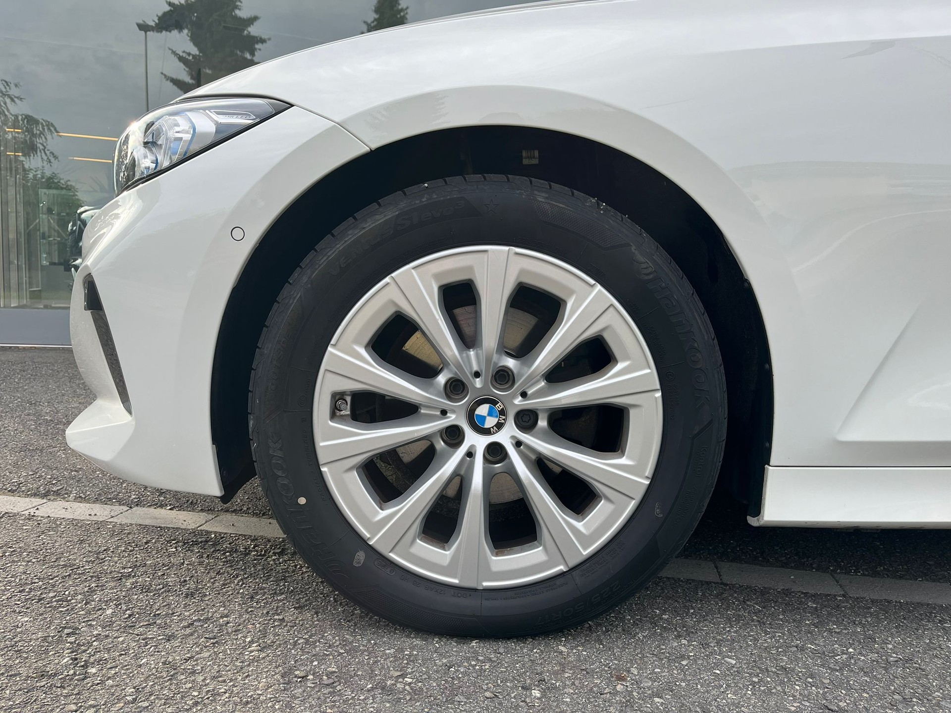 BMW 320d xDrive 48V Touring Steptronic-image-5