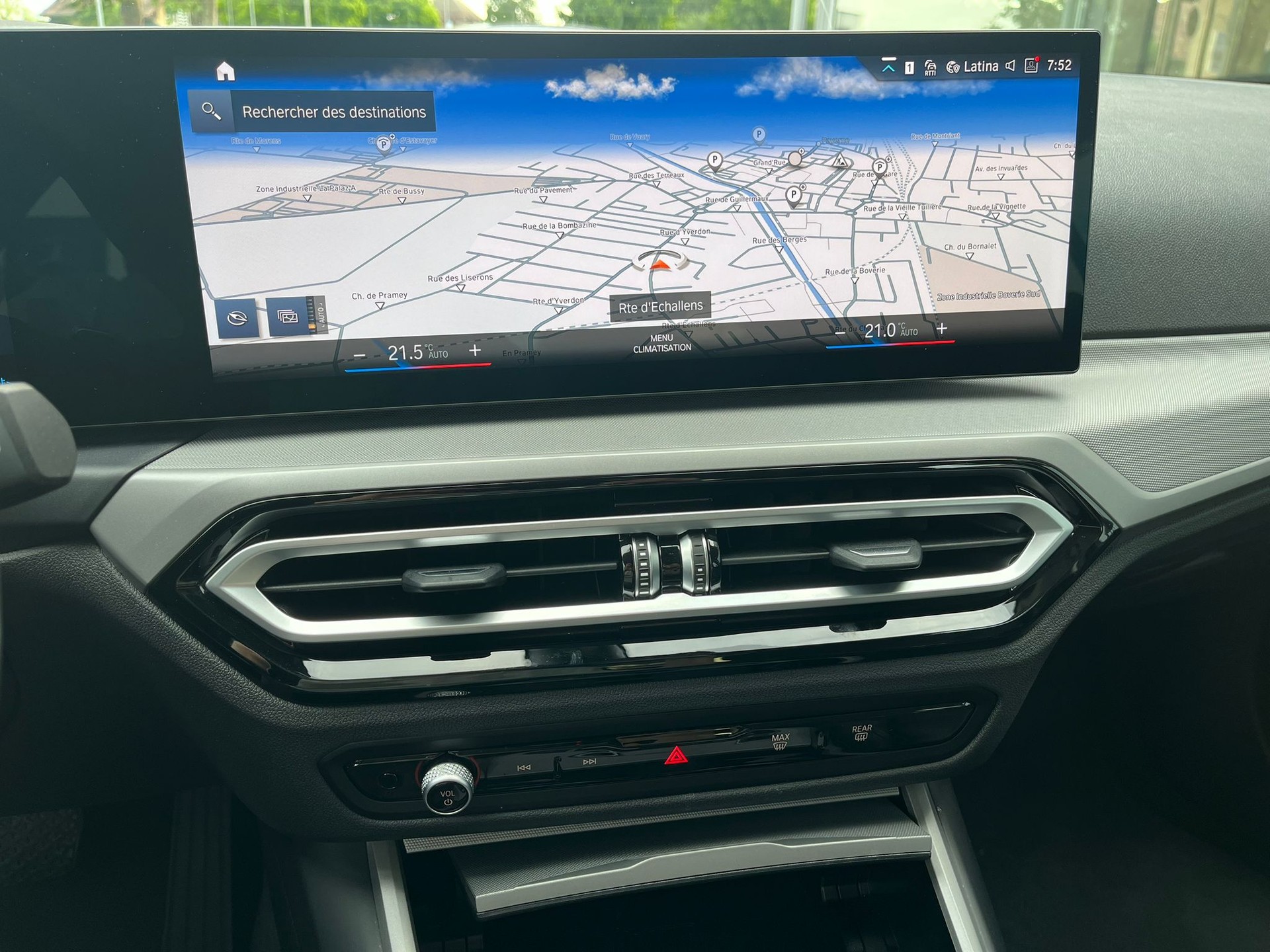 BMW 320d xDrive 48V Touring Steptronic-image-16