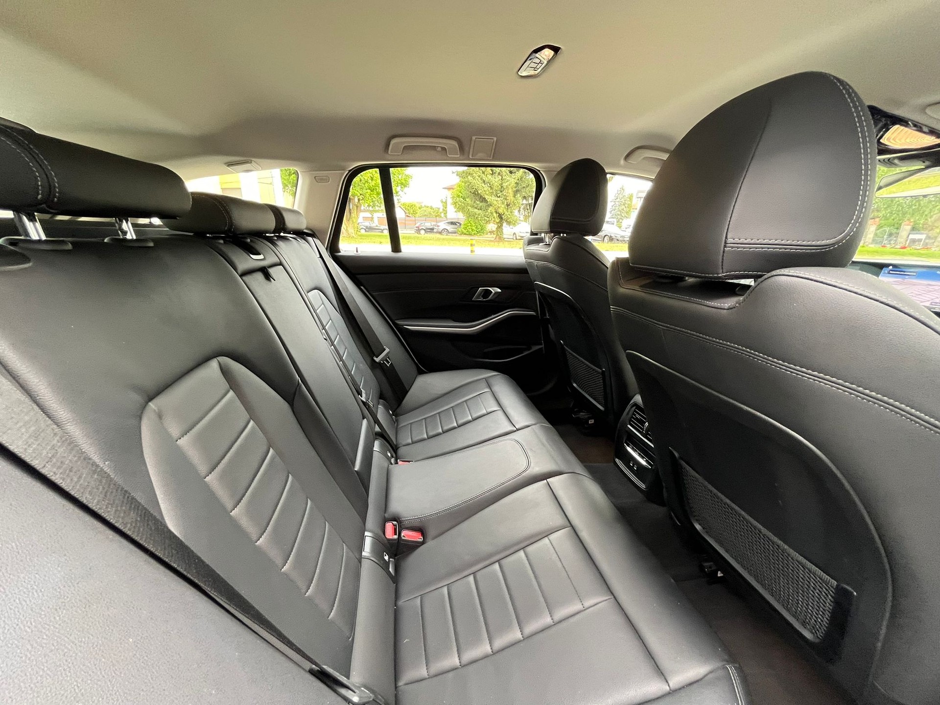 BMW 320d xDrive 48V Touring Steptronic-image-10