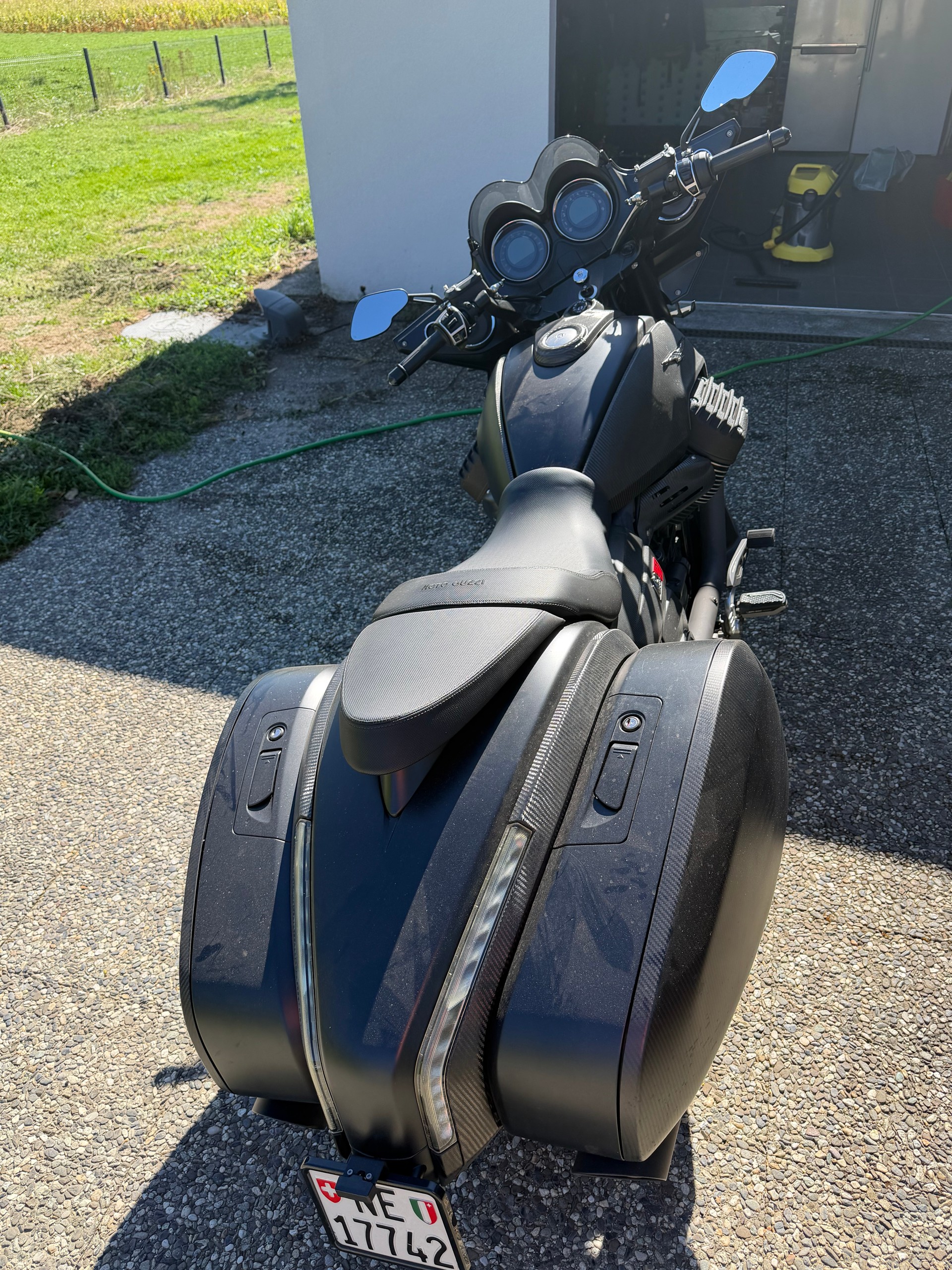 MOTO GUZZI MGX 21 1400 ABS-image-2