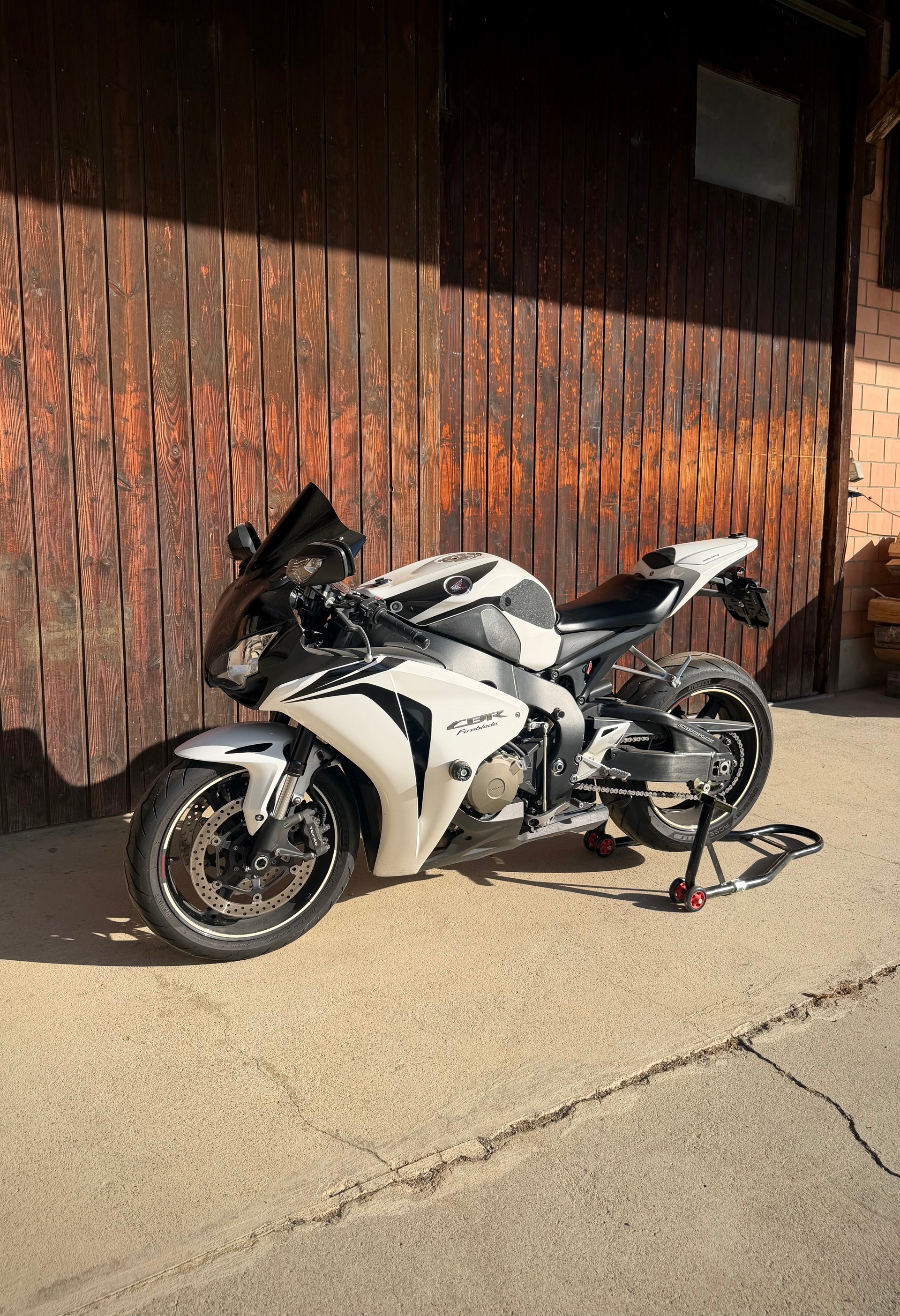 HONDA CBR 1000 RR Fireblade-image-2