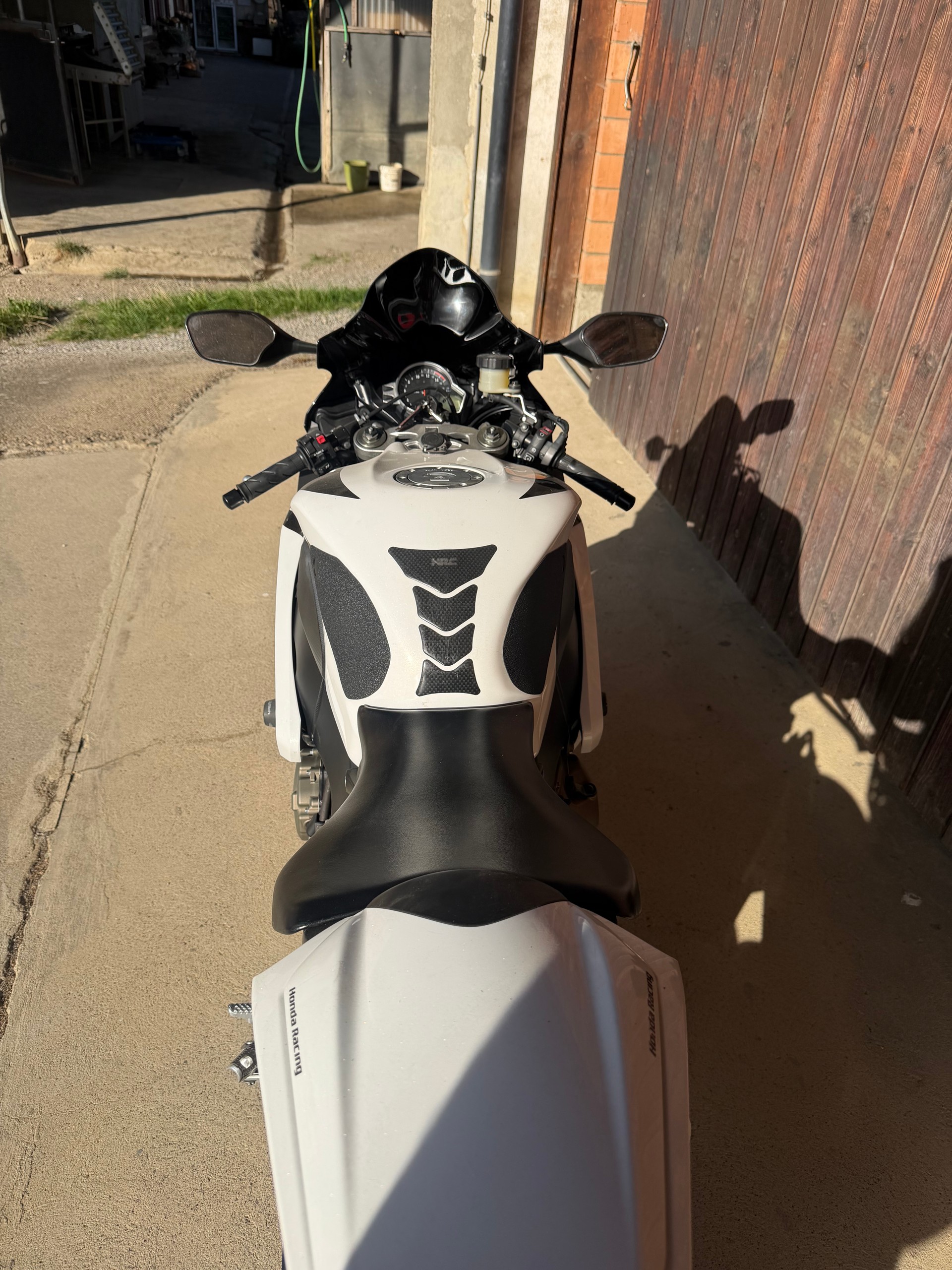 HONDA CBR 1000 RR Fireblade-image-4