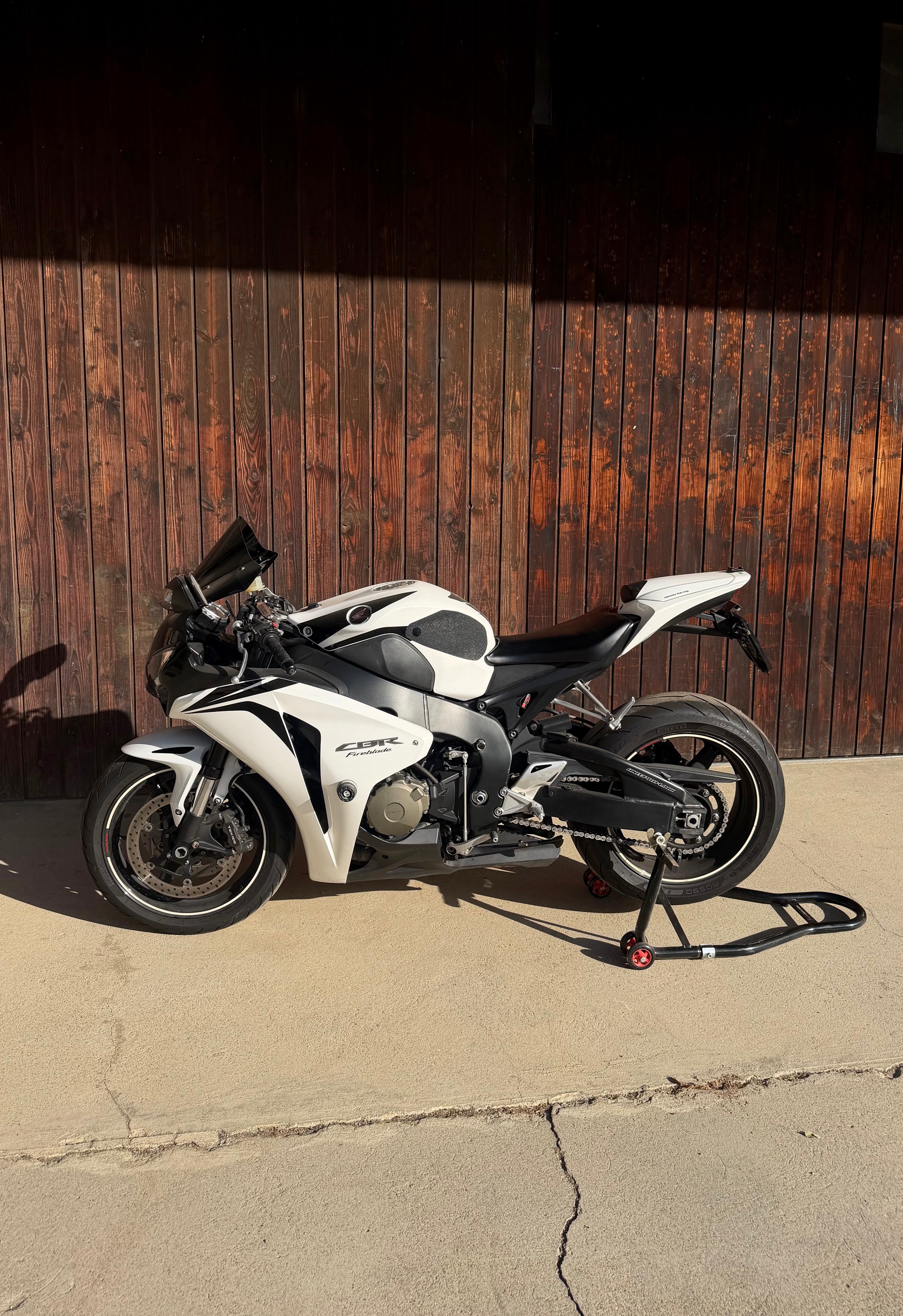 HONDA CBR 1000 RR Fireblade-image-3