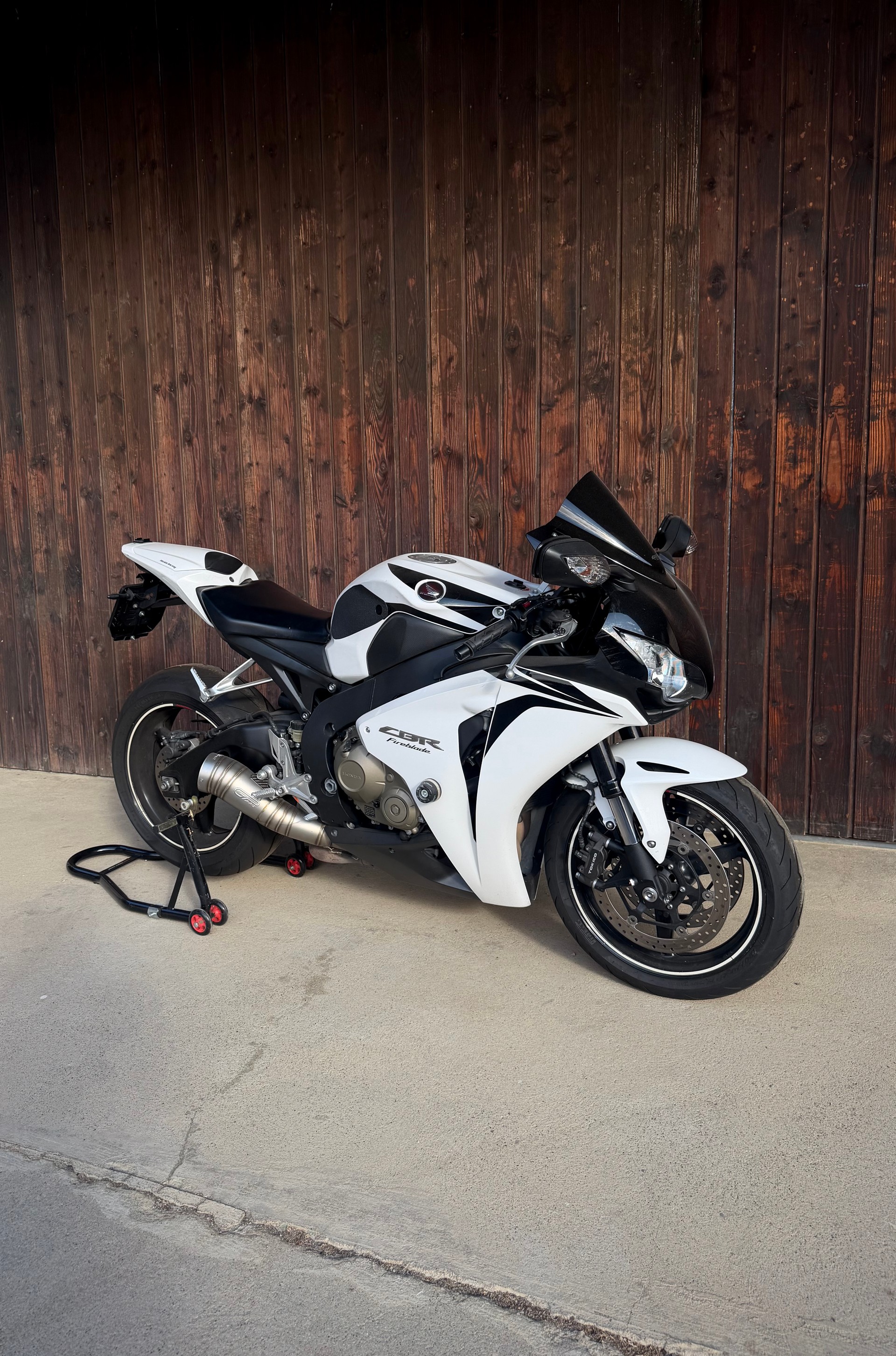 HONDA CBR 1000 RR Fireblade-image-0