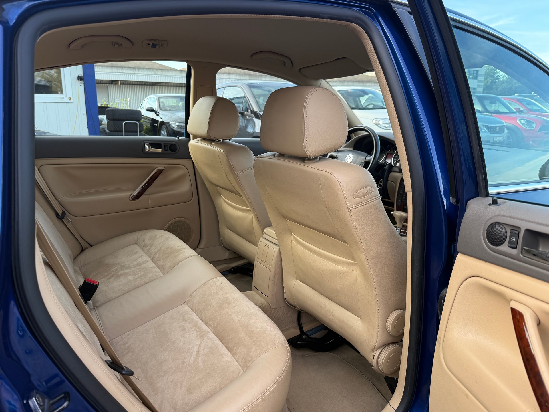 VW Passat 2.8 V6 4Motion Highline Automatik / Frisch ab MFK 09.2026 / Servicegepflegt / Navi / Leder/Alcantara / Sitzheizung-image-10