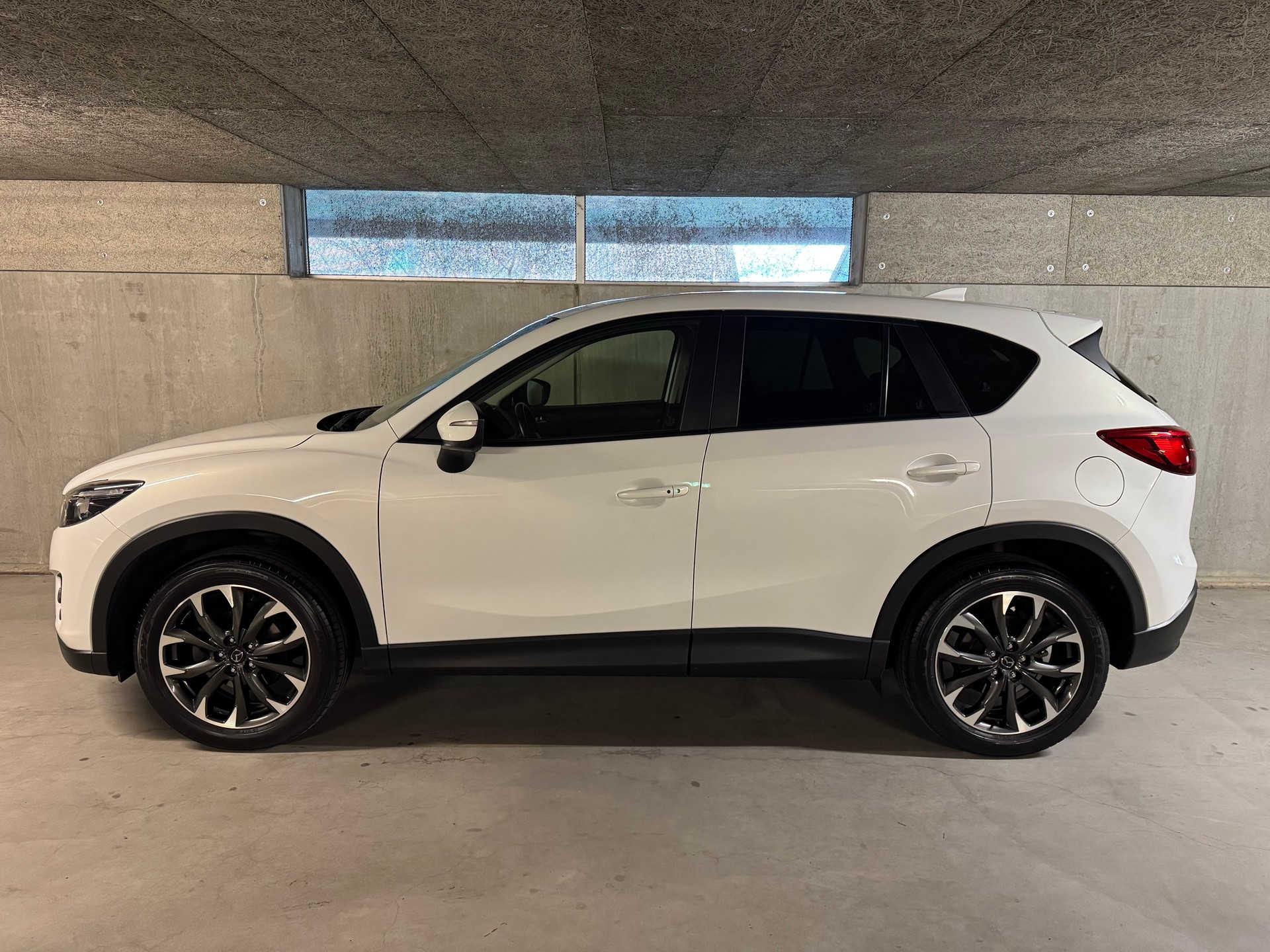 MAZDA CX-5 2.2 D HP Revolution AWD Automatic-showroom-element-1