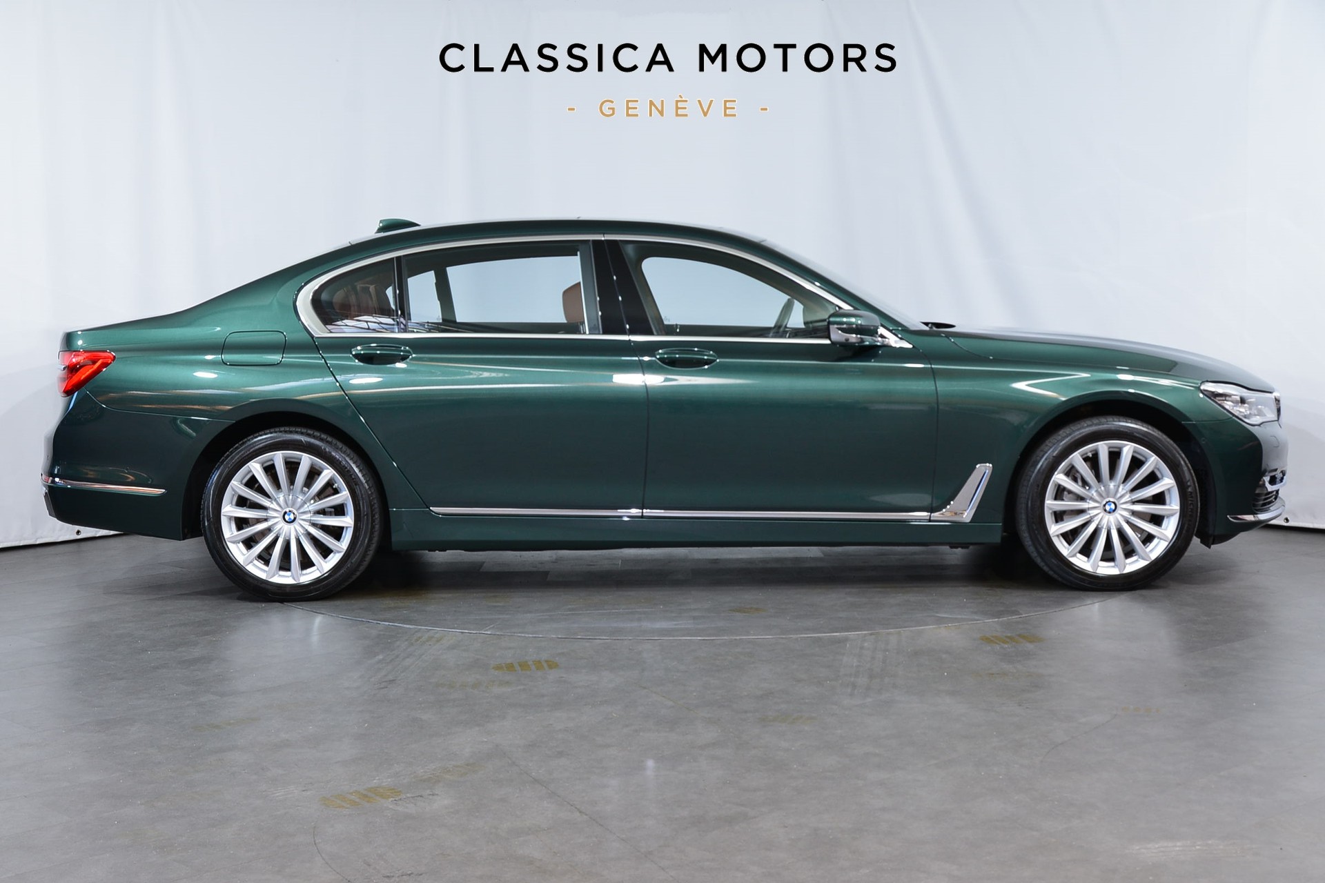 BMW 750Li xDrive Steptronic-showroom-element-2