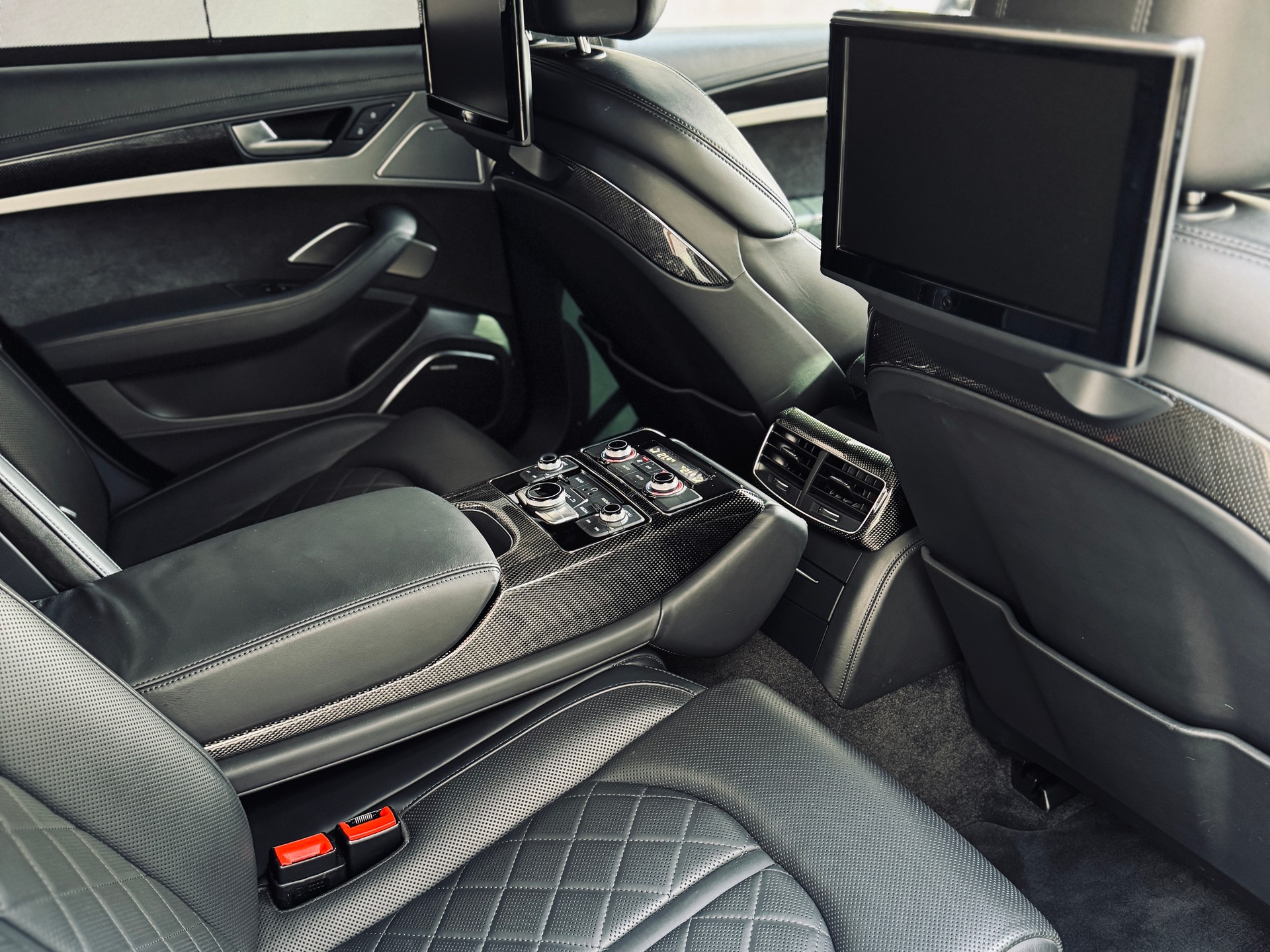 AUDI S8 4.0 TFSI V8 quattro tiptronic-image-7