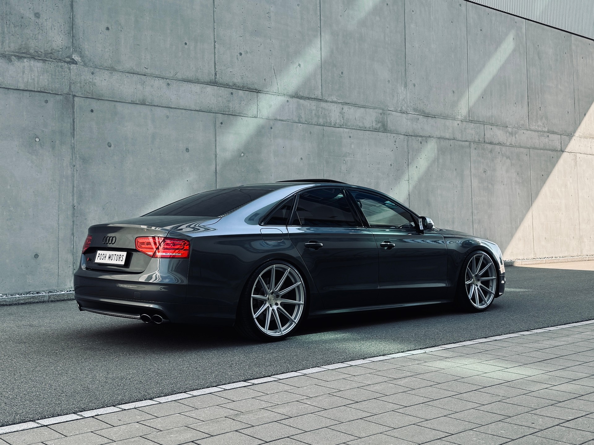 AUDI S8 4.0 TFSI V8 quattro tiptronic-image-1