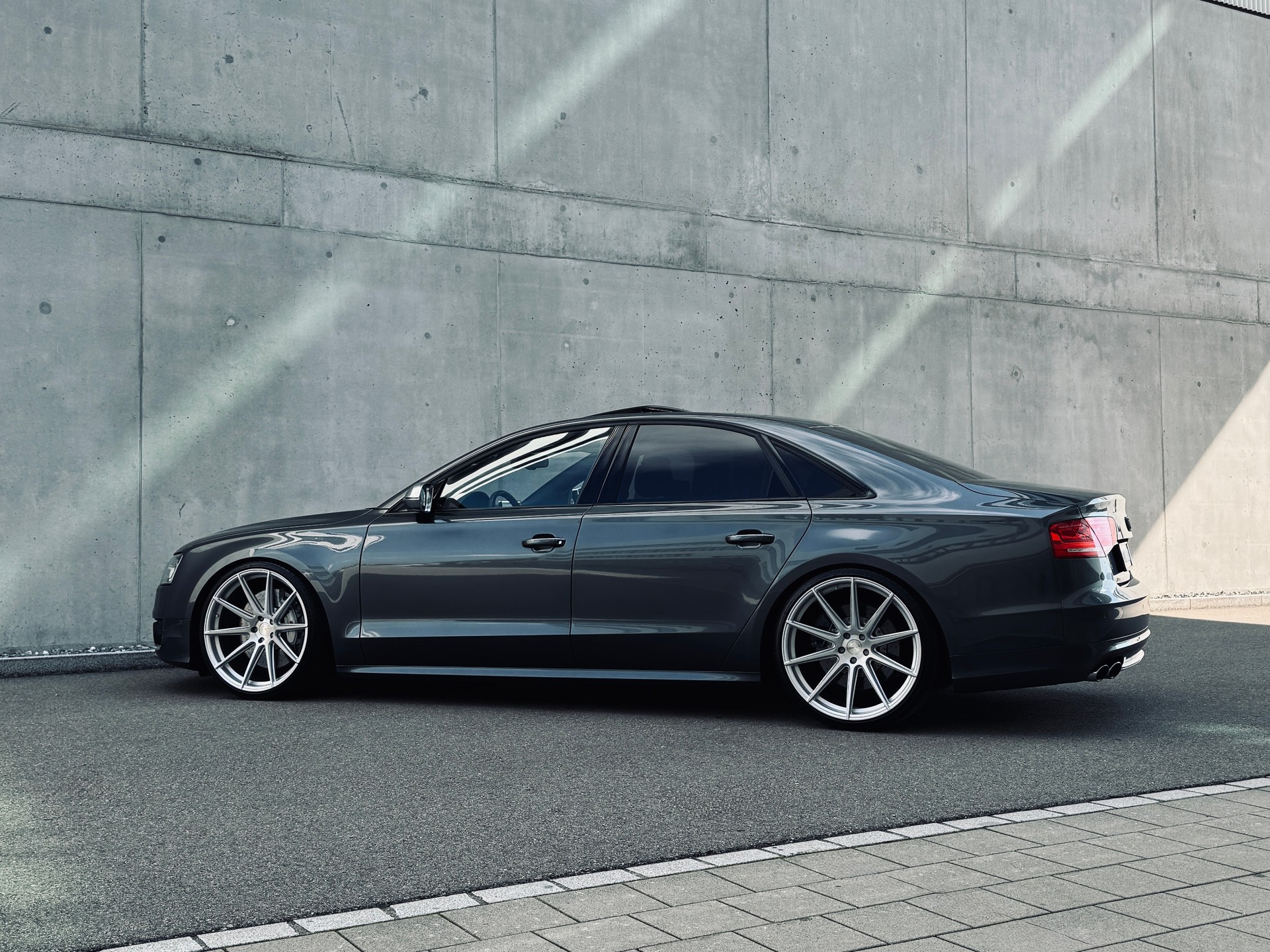 AUDI S8 4.0 TFSI V8 quattro tiptronic-image-6