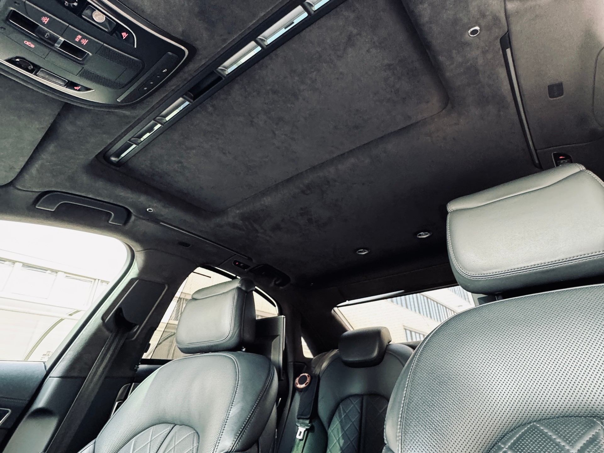 AUDI S8 4.0 TFSI V8 quattro tiptronic-image-11