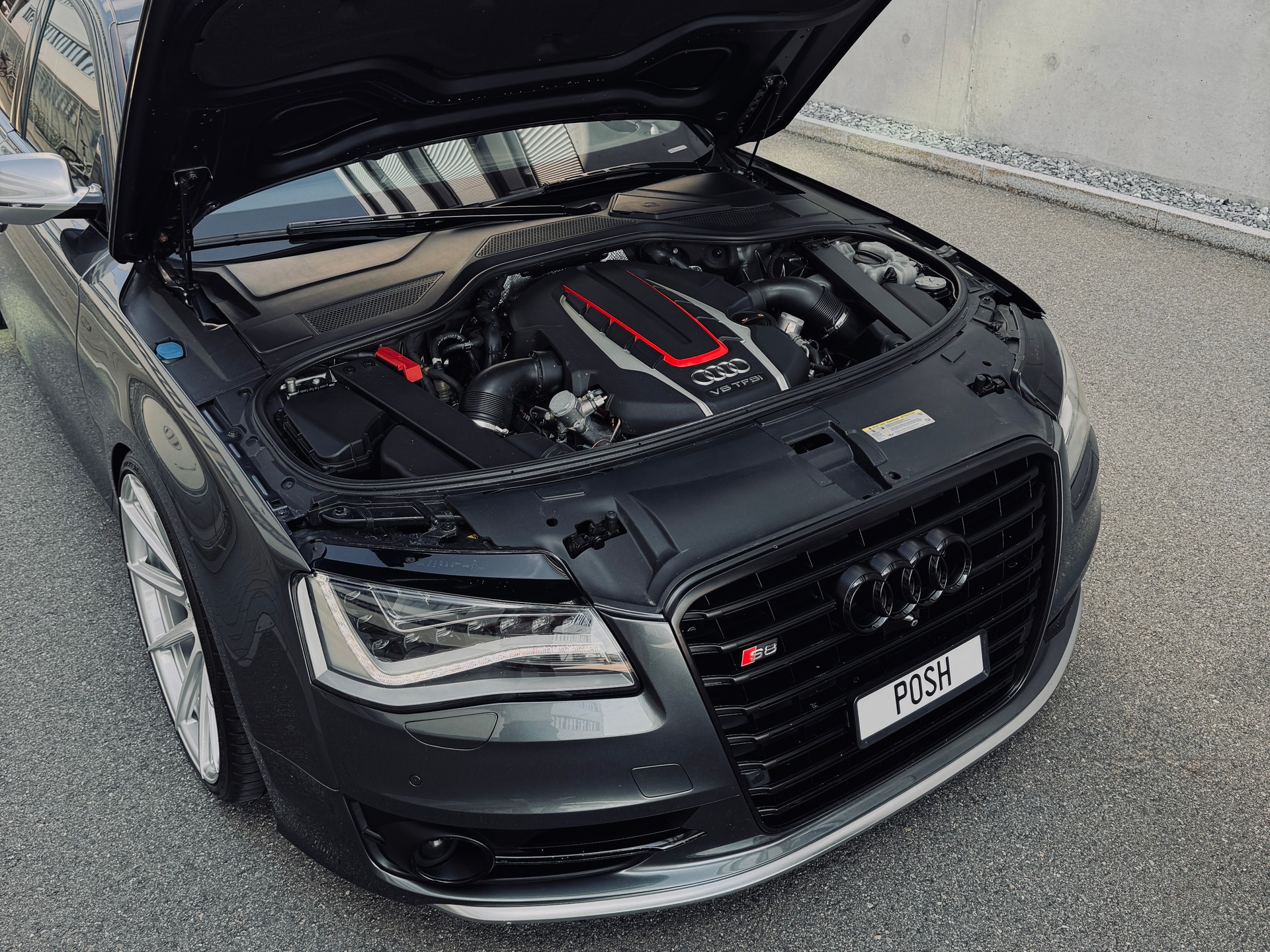 AUDI S8 4.0 TFSI V8 quattro tiptronic-image-12