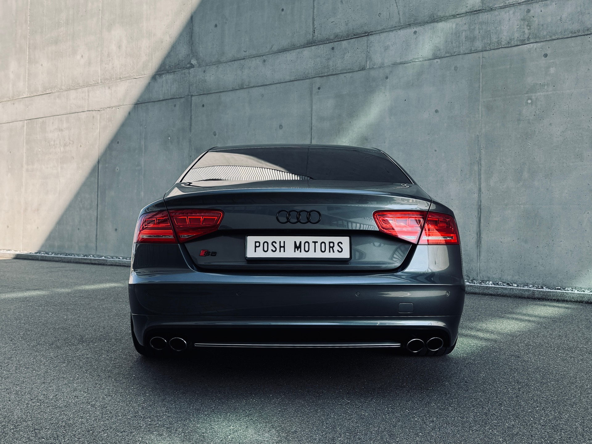 AUDI S8 4.0 TFSI V8 quattro tiptronic-image-3