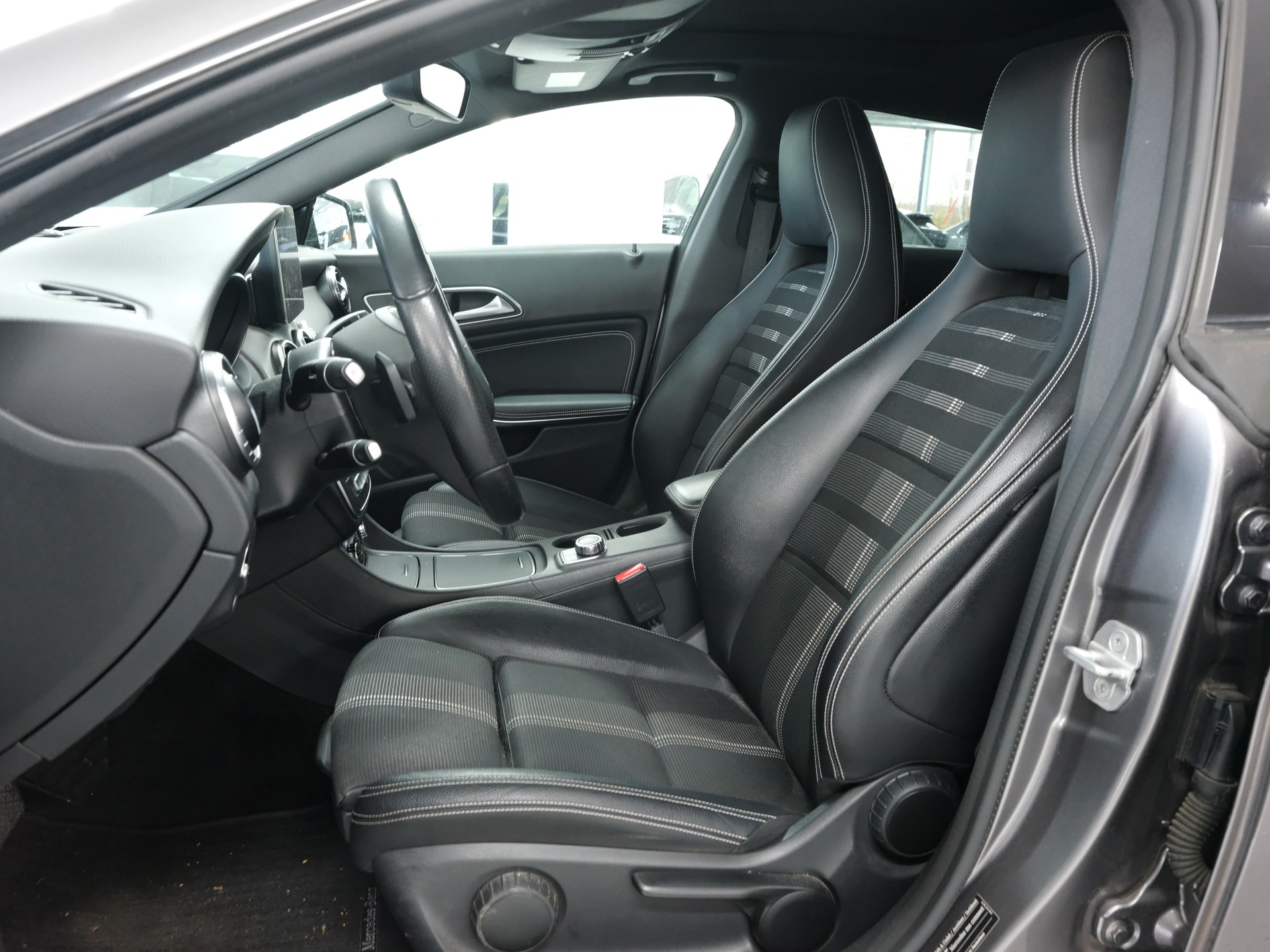 MERCEDES-BENZ CLA Shooting Brake 200 7G-DCT-image-10
