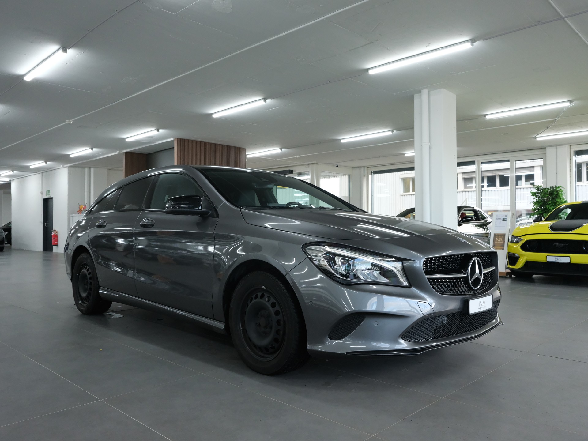 MERCEDES-BENZ CLA Shooting Brake 200 7G-DCT-showroom-element-1